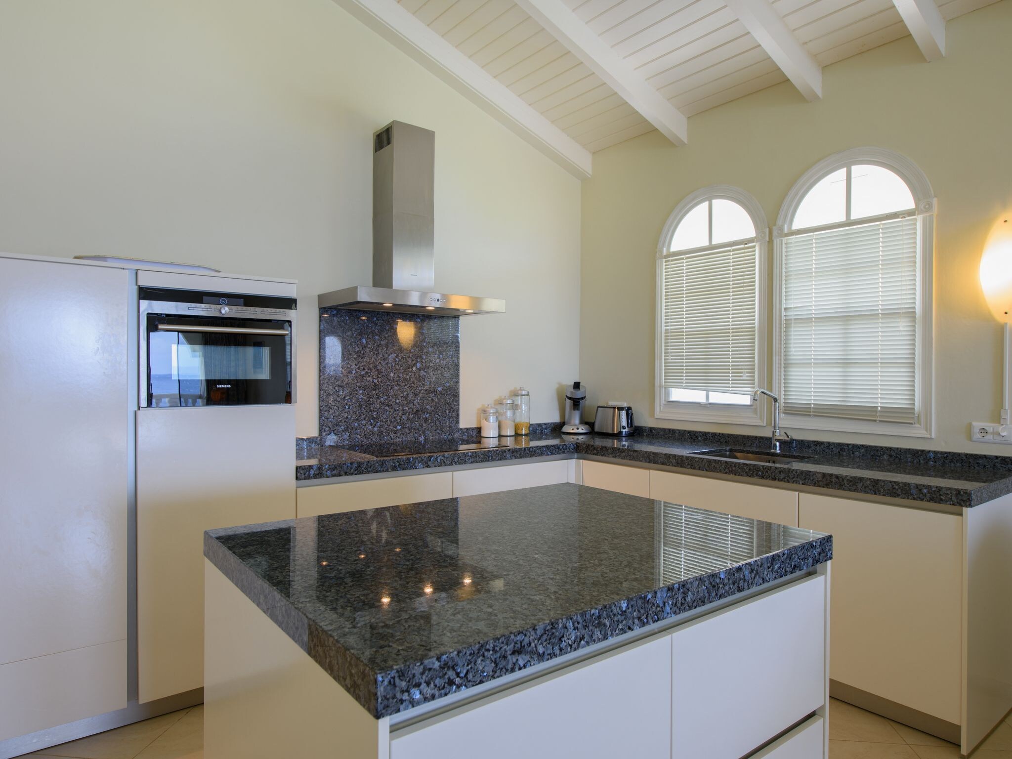 Ferienwohnung Dolphin View Mambo Beach