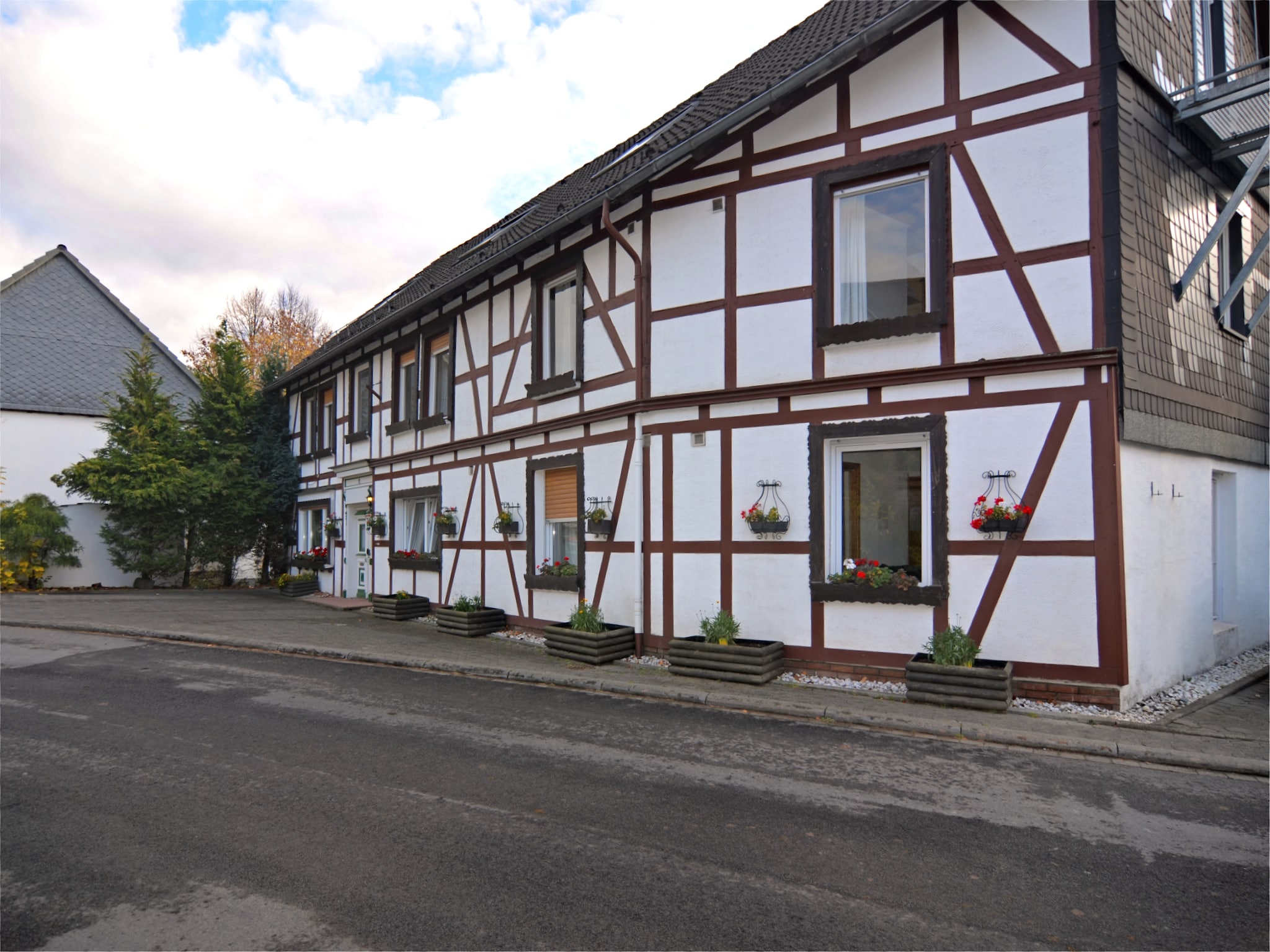   Gruppenhaus am Bach