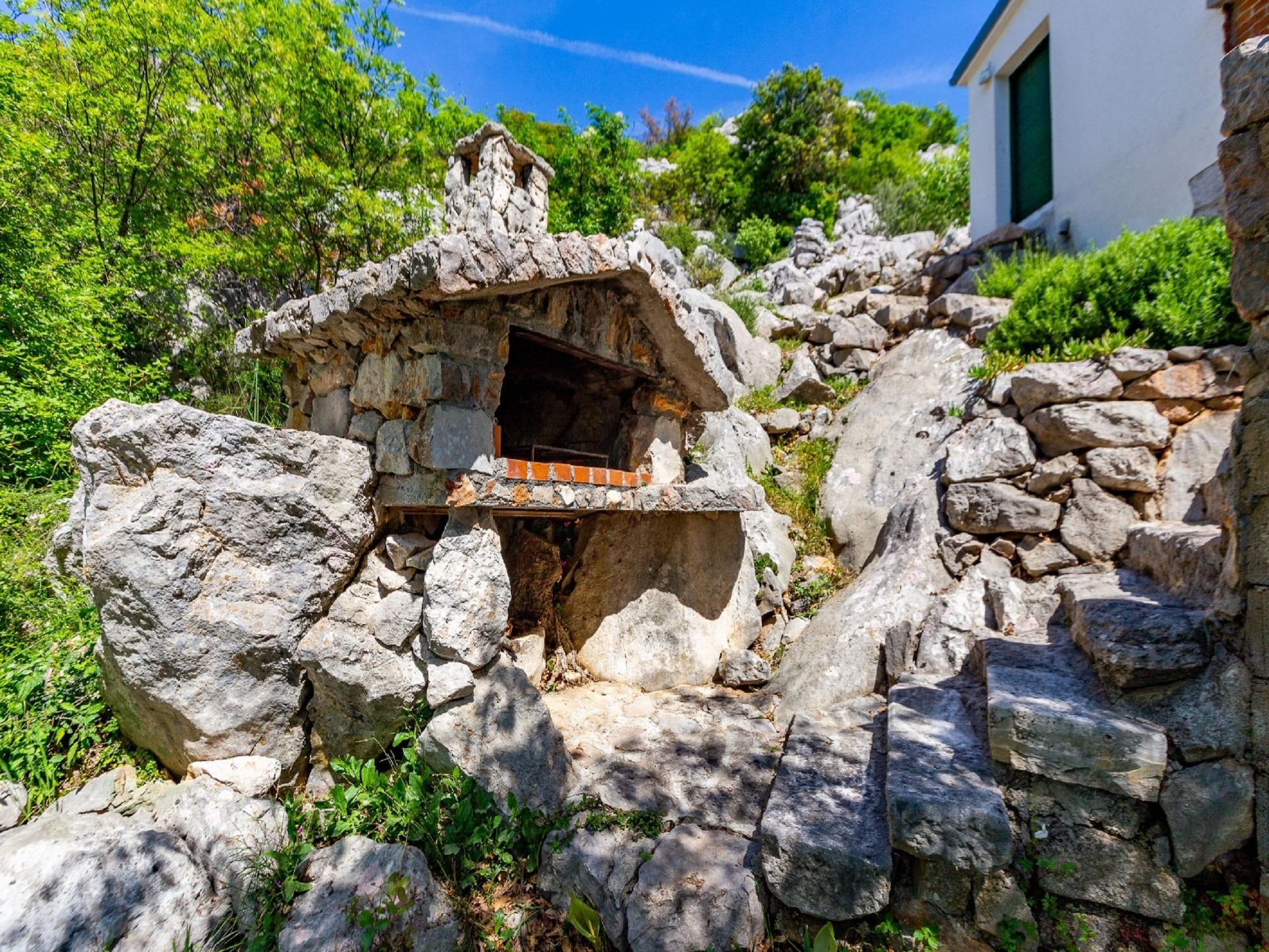   Stone house Dobroselo