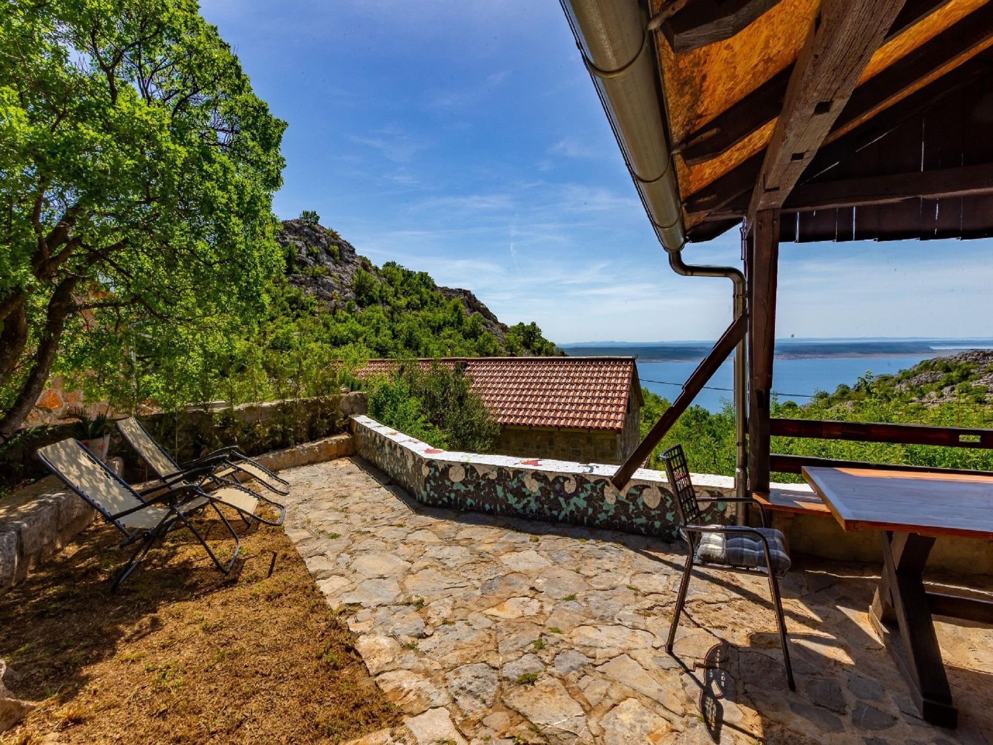   Stone house Dobroselo