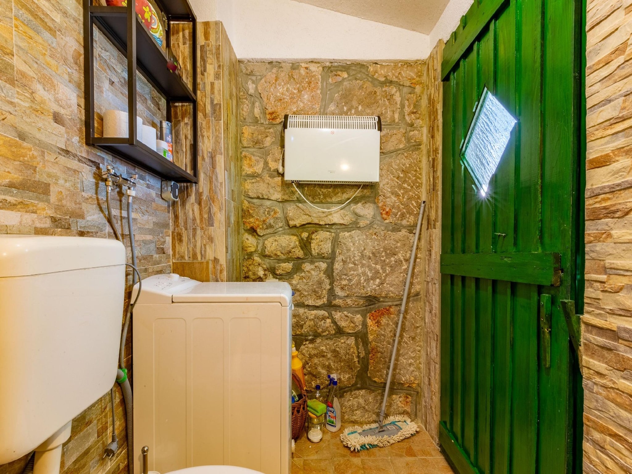   Stone house Dobroselo