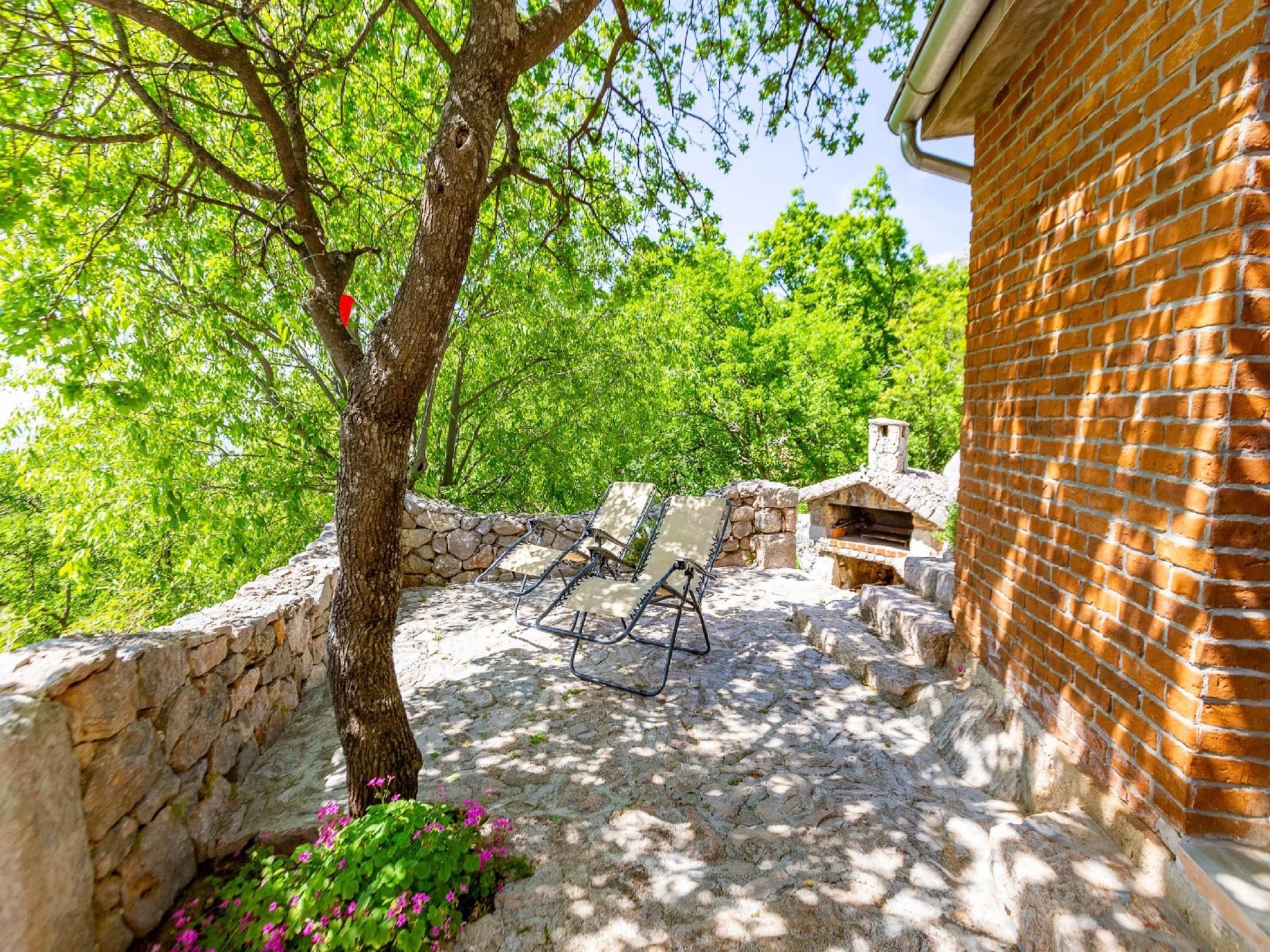   Stone house Dobroselo