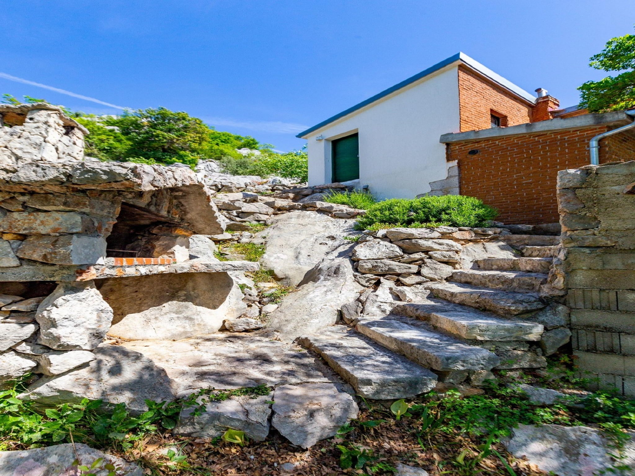   Stone house Dobroselo