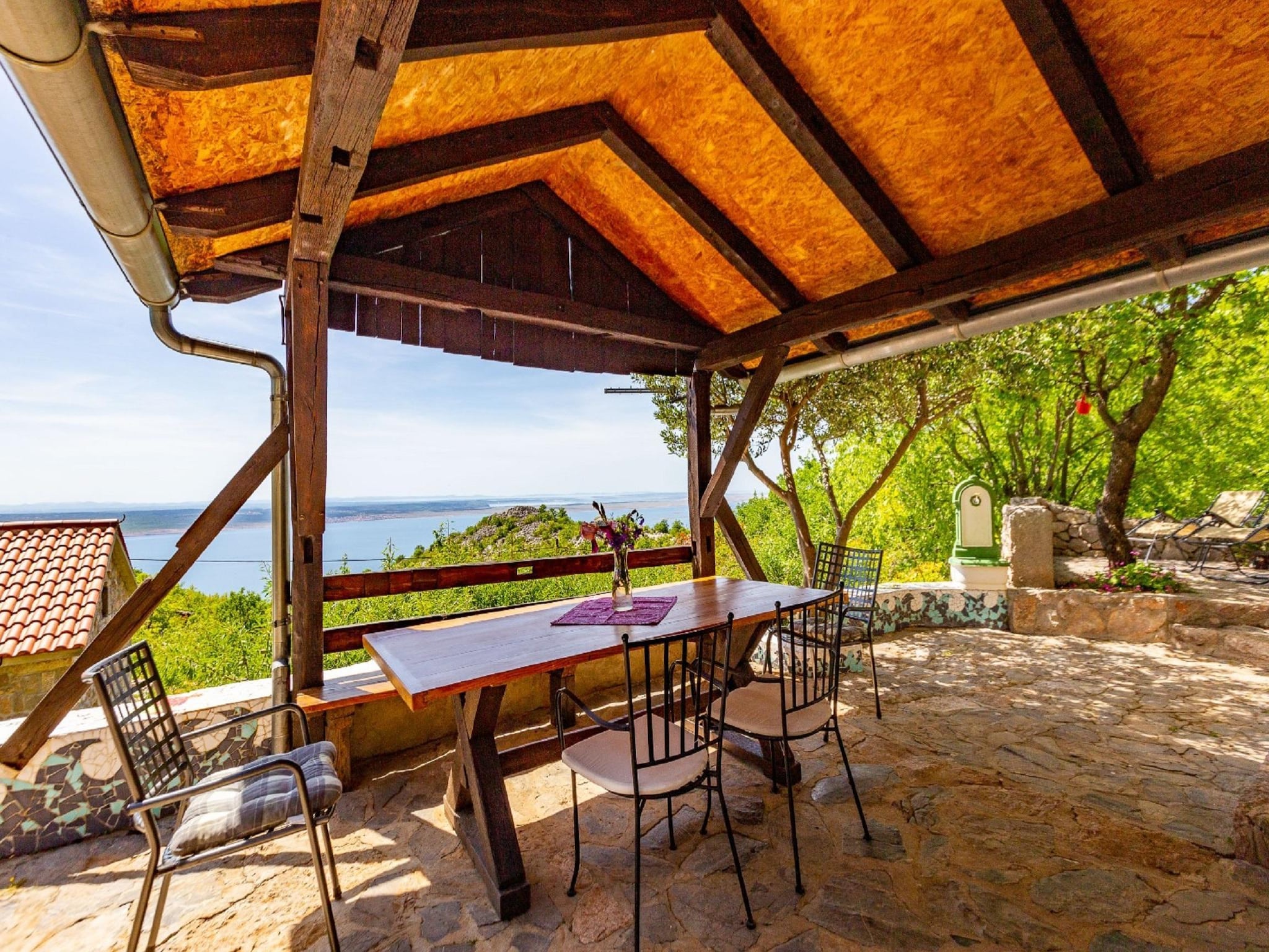   Stone house Dobroselo