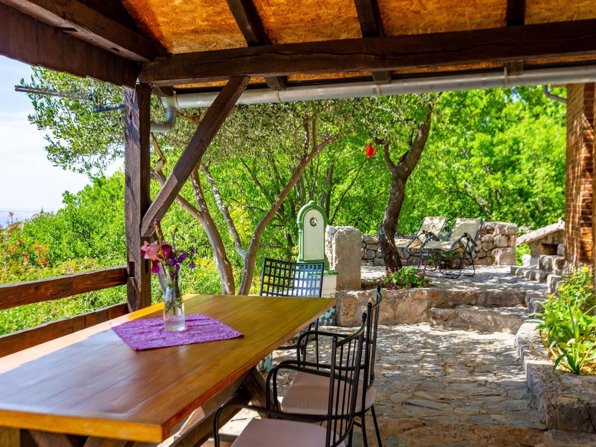   Stone house Dobroselo