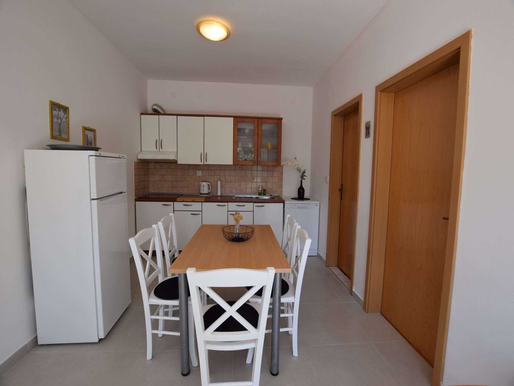   Holiday House Movica