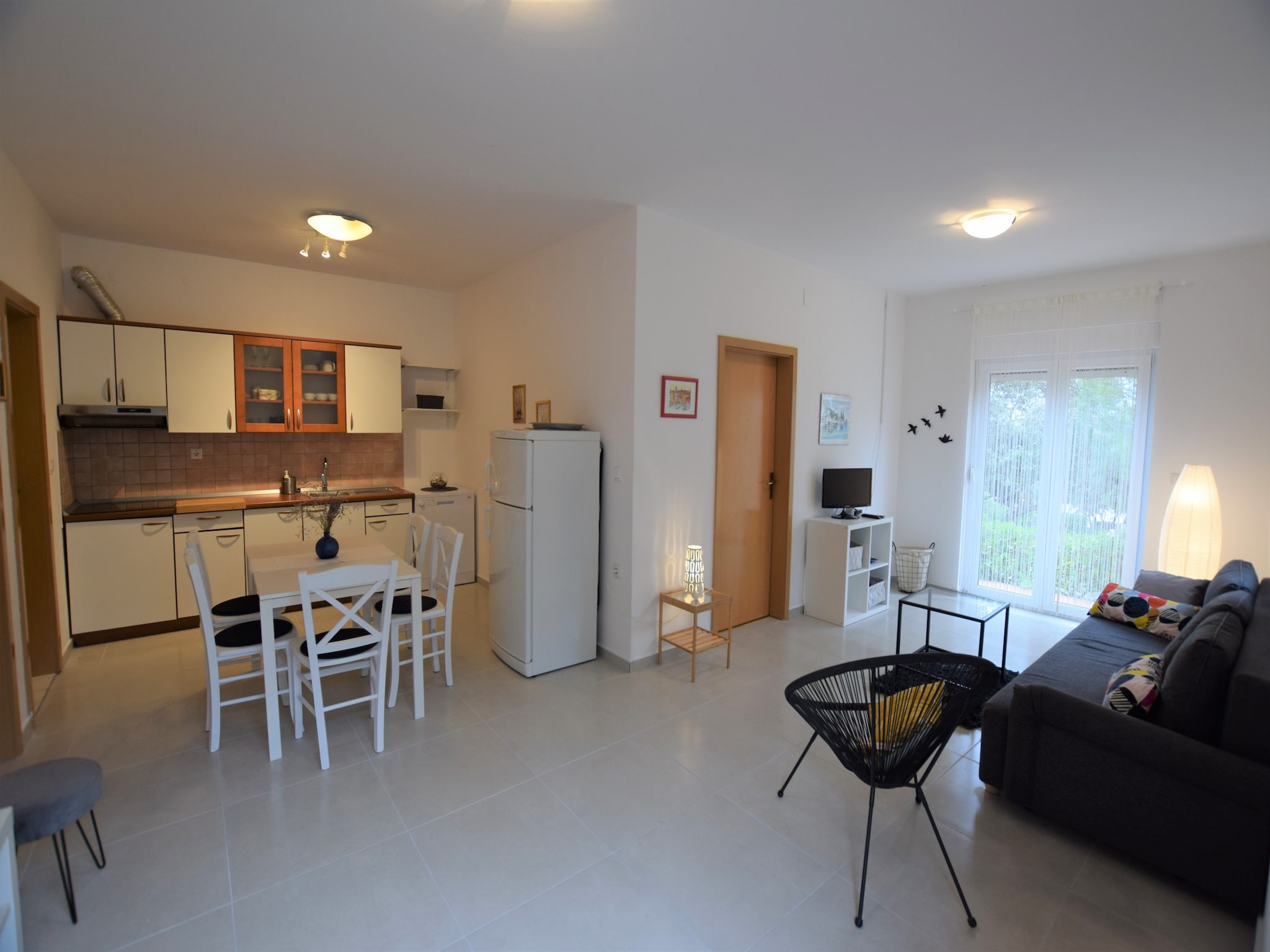   Holiday House Movica