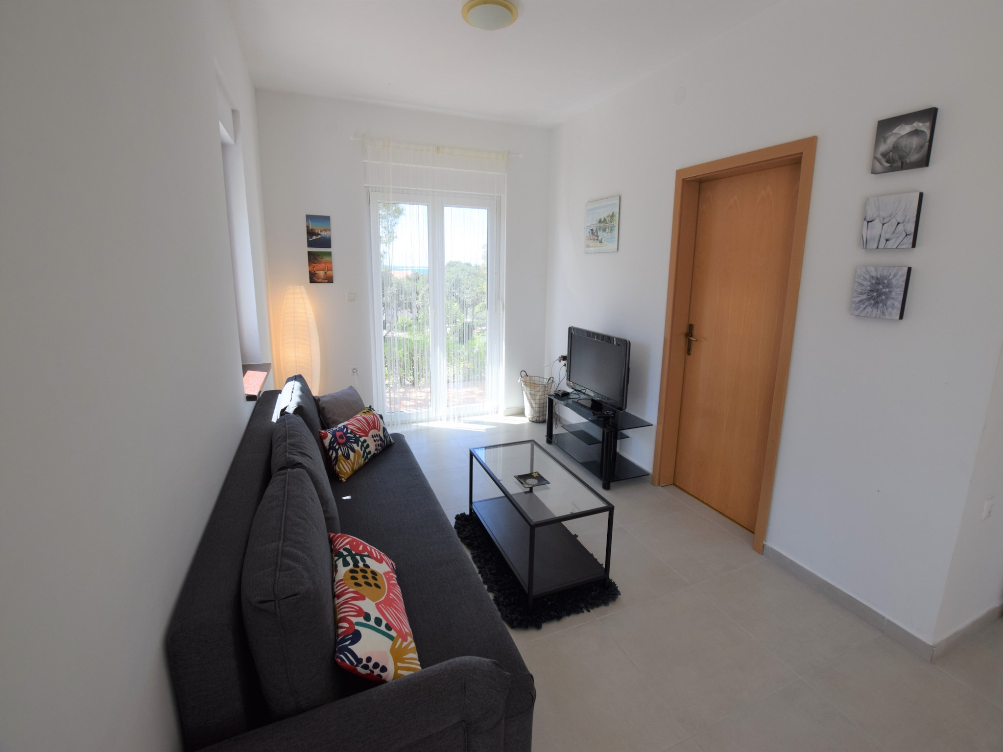   Holiday House Movica