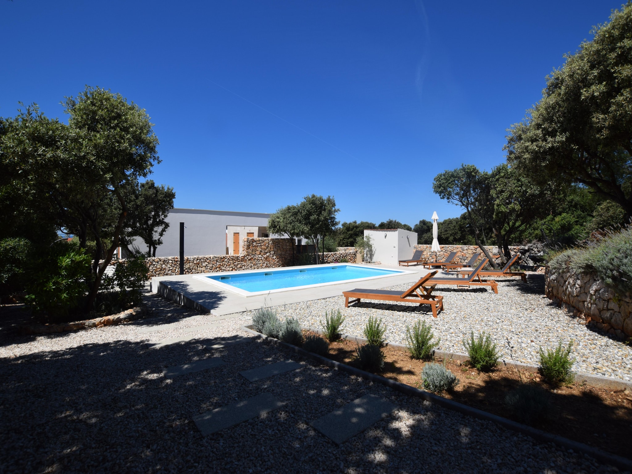   Holiday House Movica