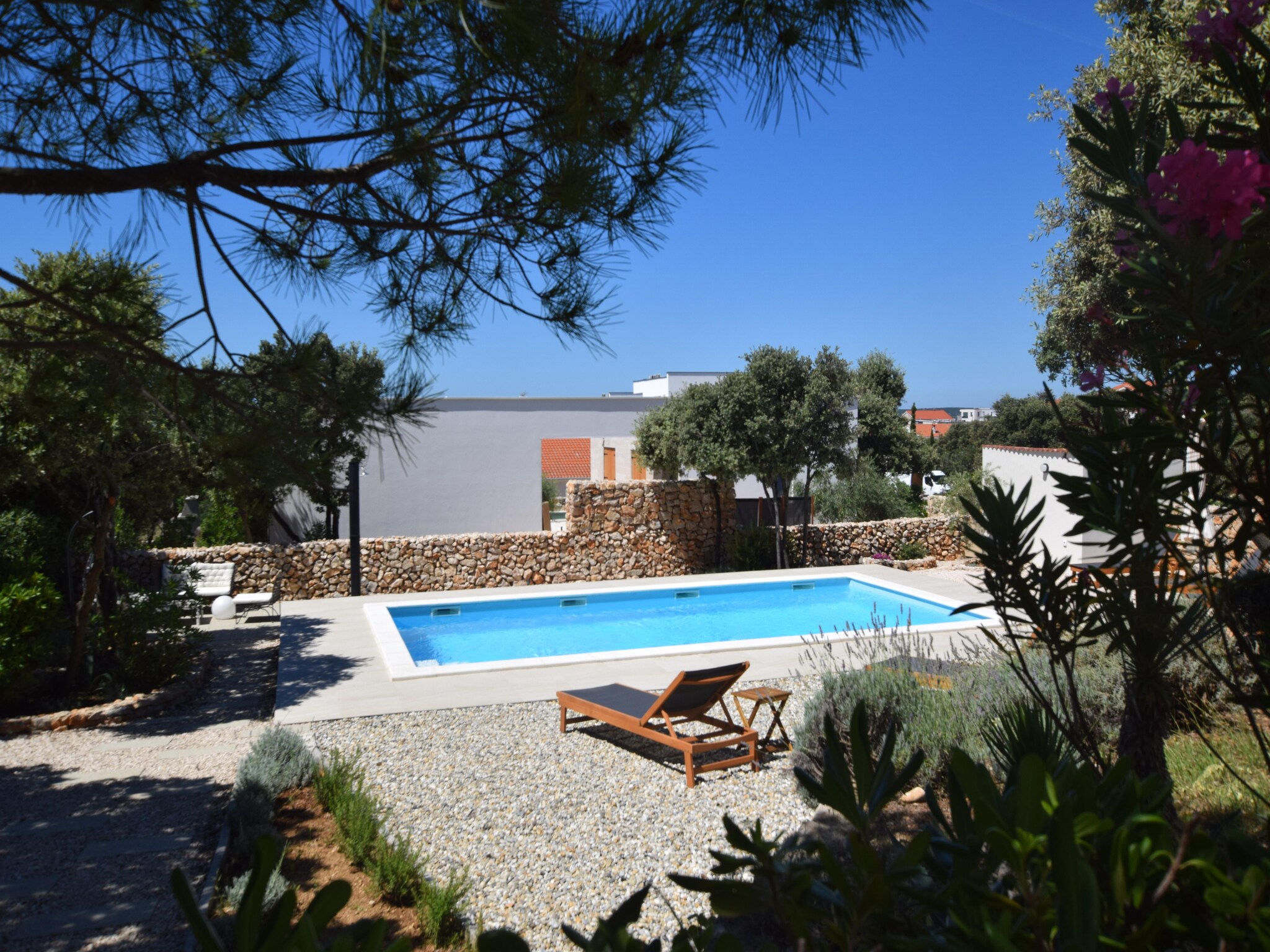   Holiday House Movica