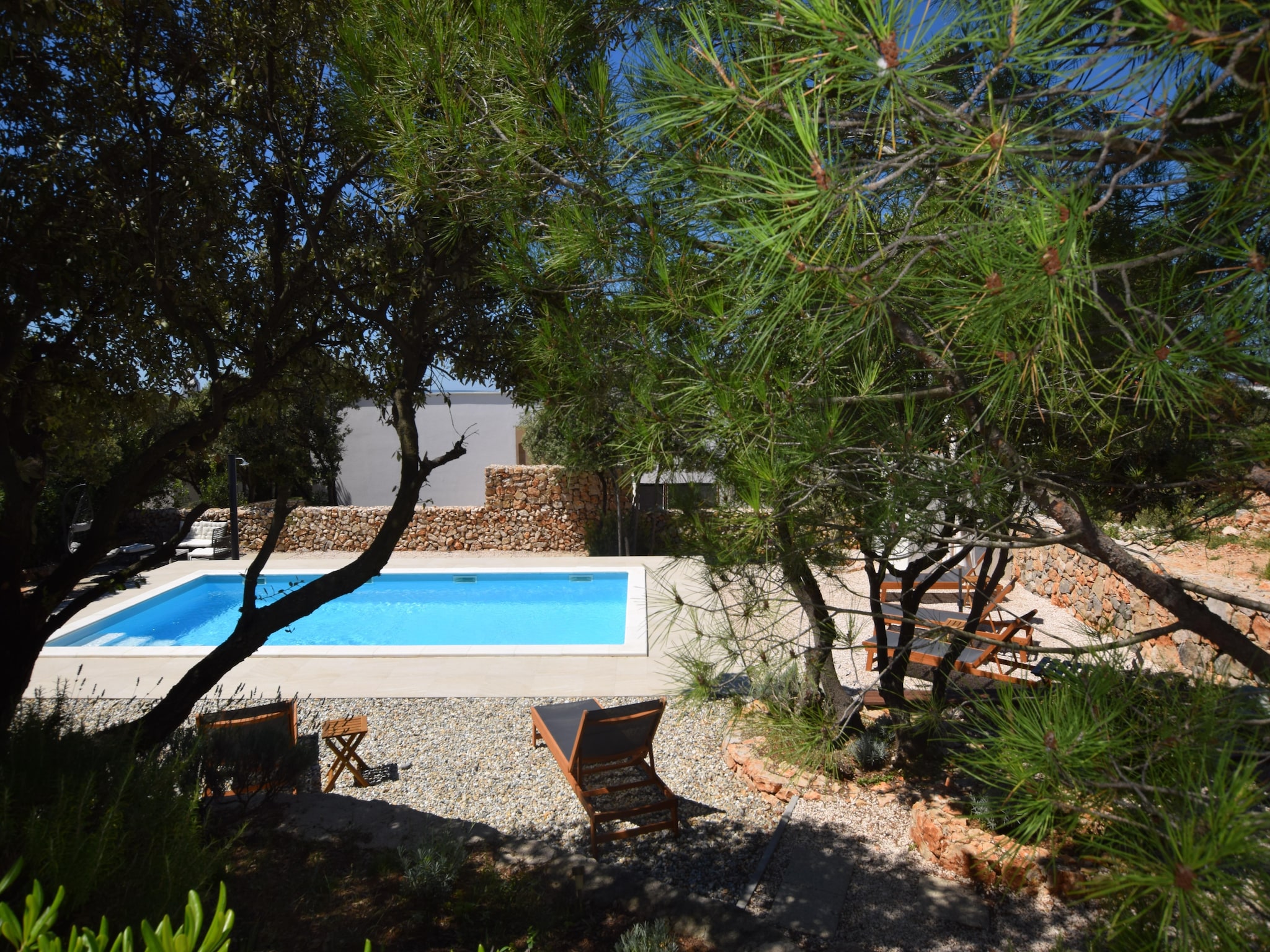   Holiday House Movica