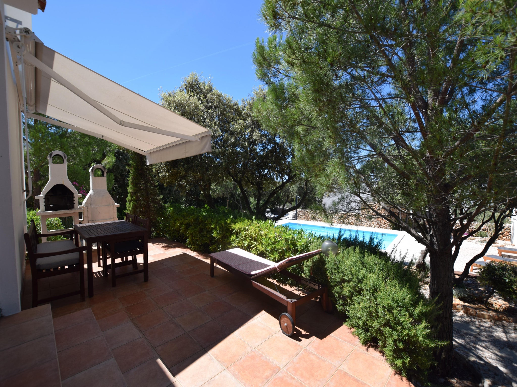   Holiday House Movica