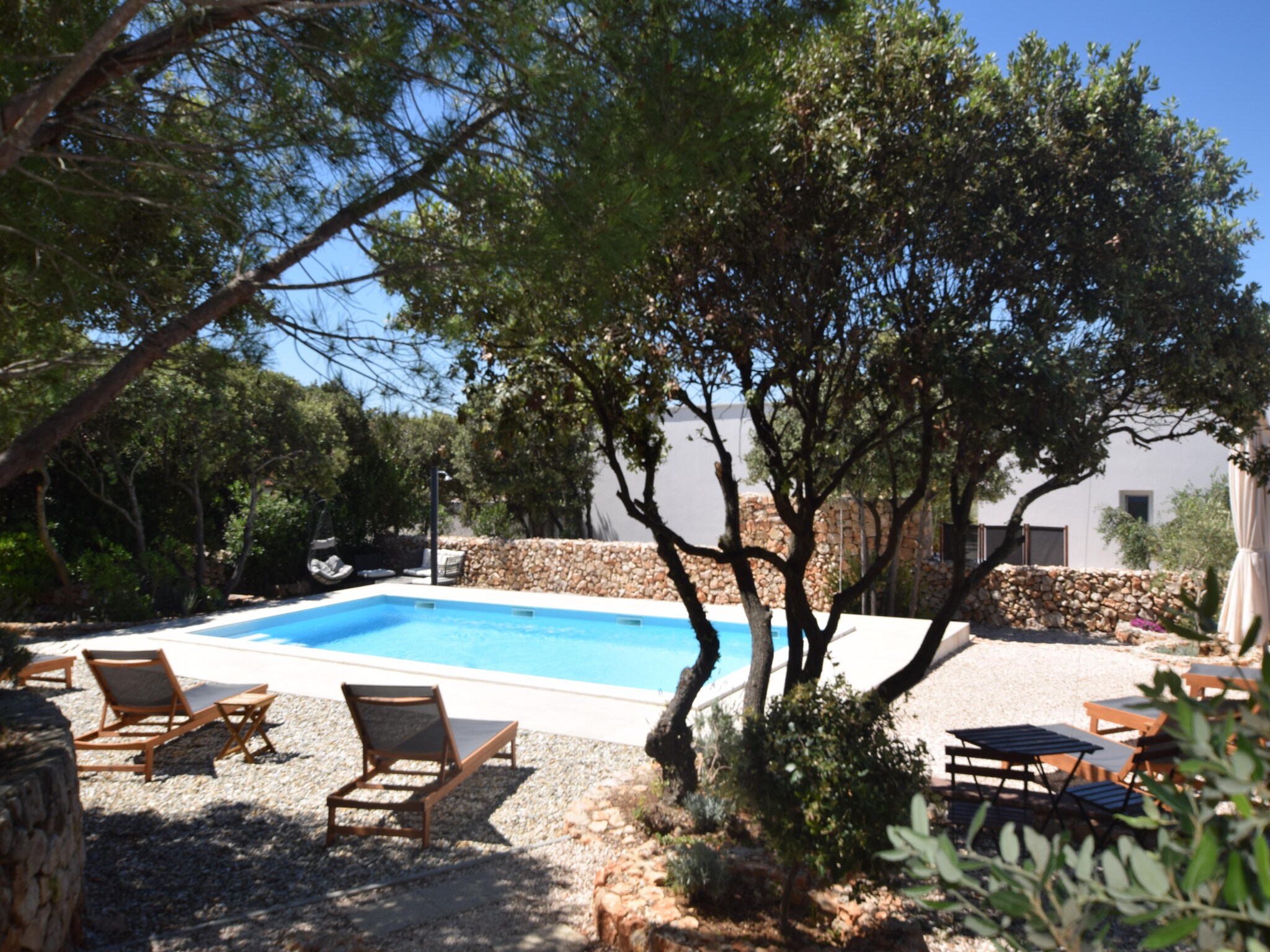   Holiday House Movica