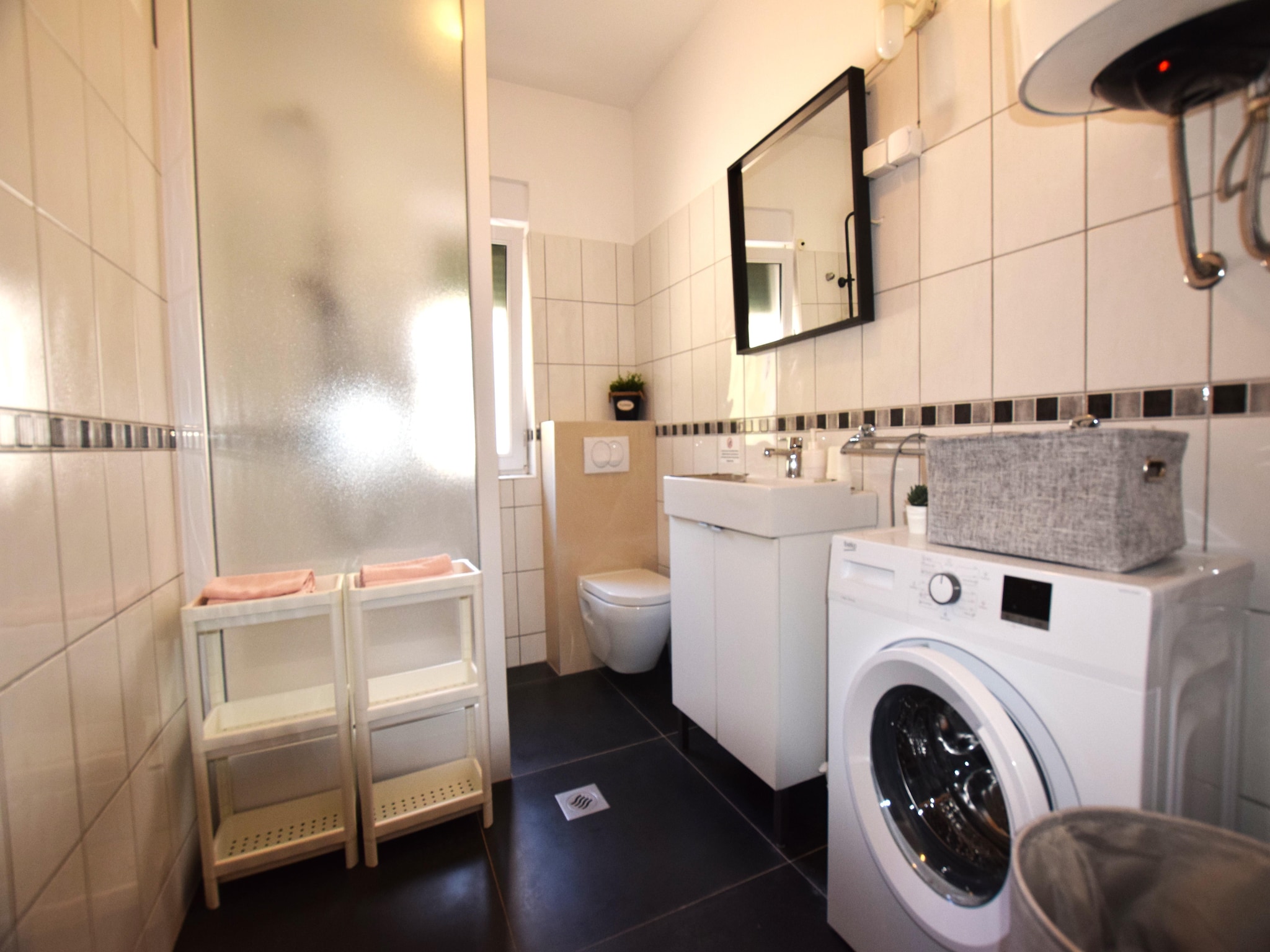  Holiday House Movica