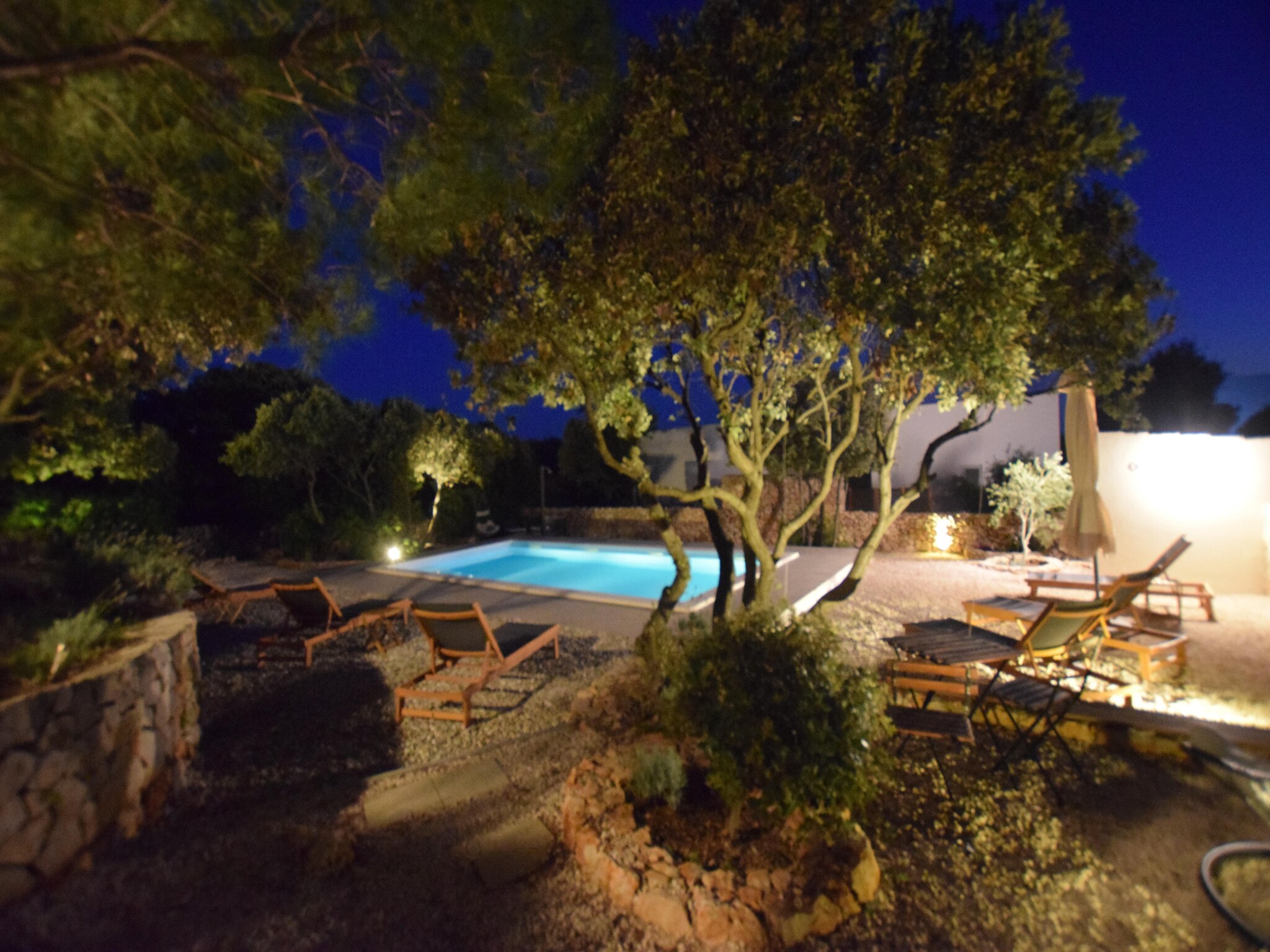  Holiday House Movica