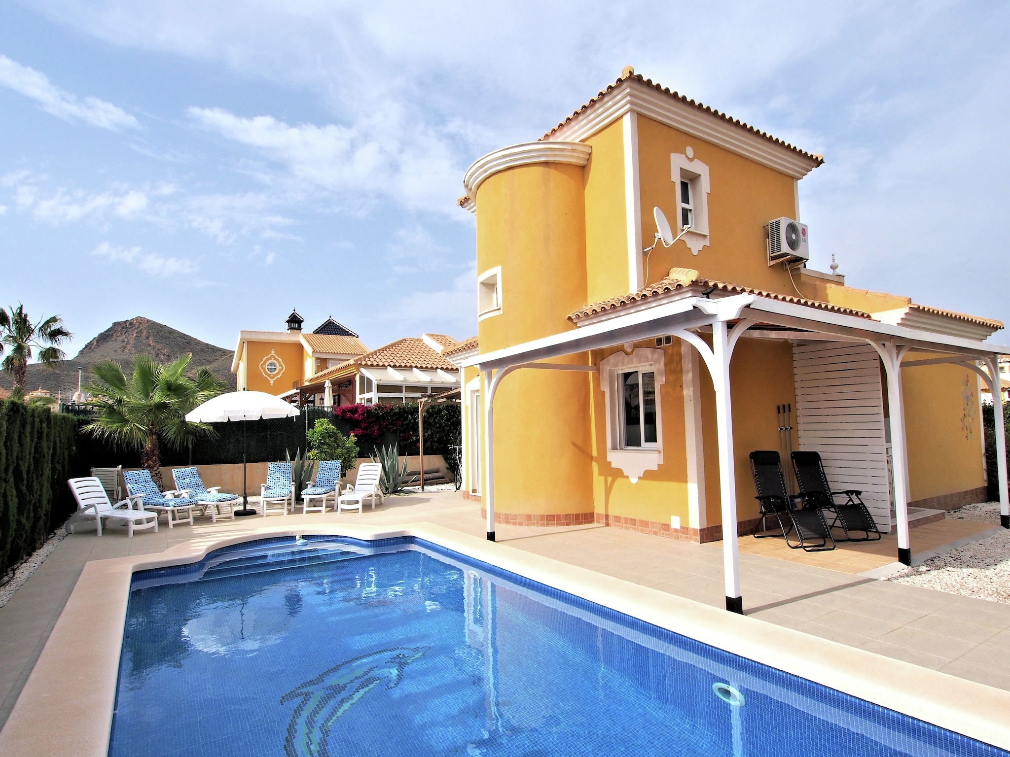   Casa Happinez