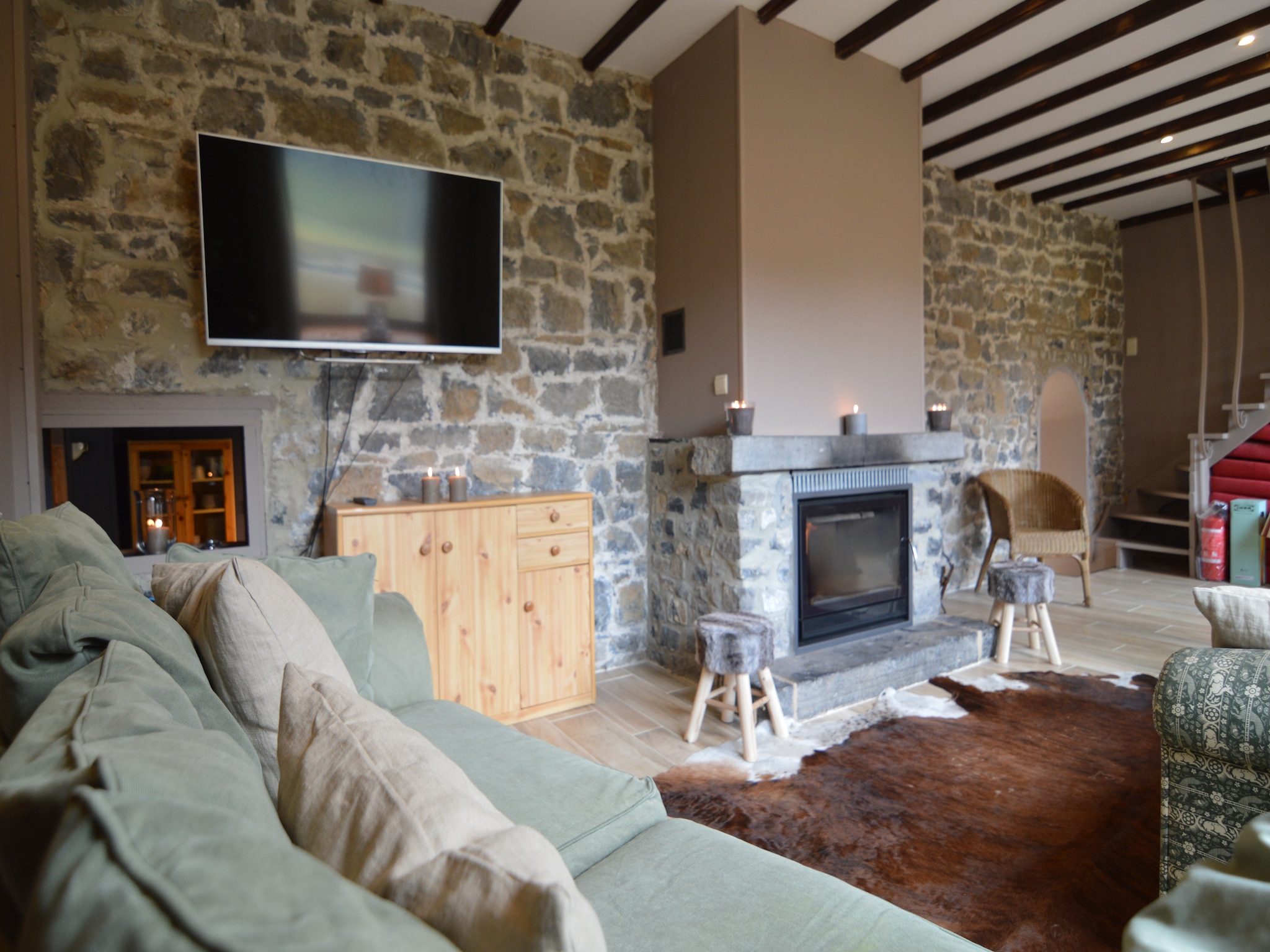   Vue sur le Chateau de Montaigle