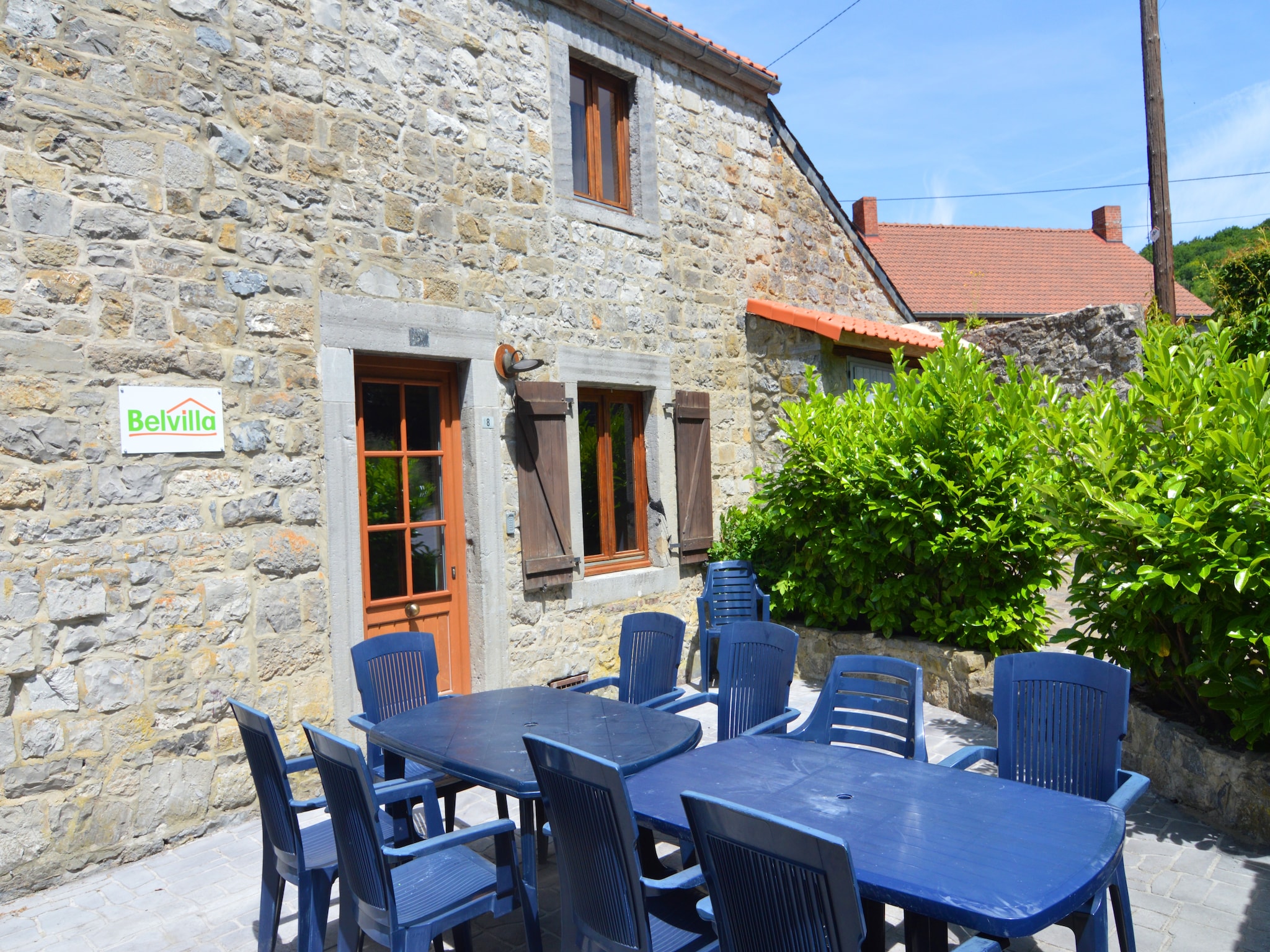   Vue sur le Chateau de Montaigle