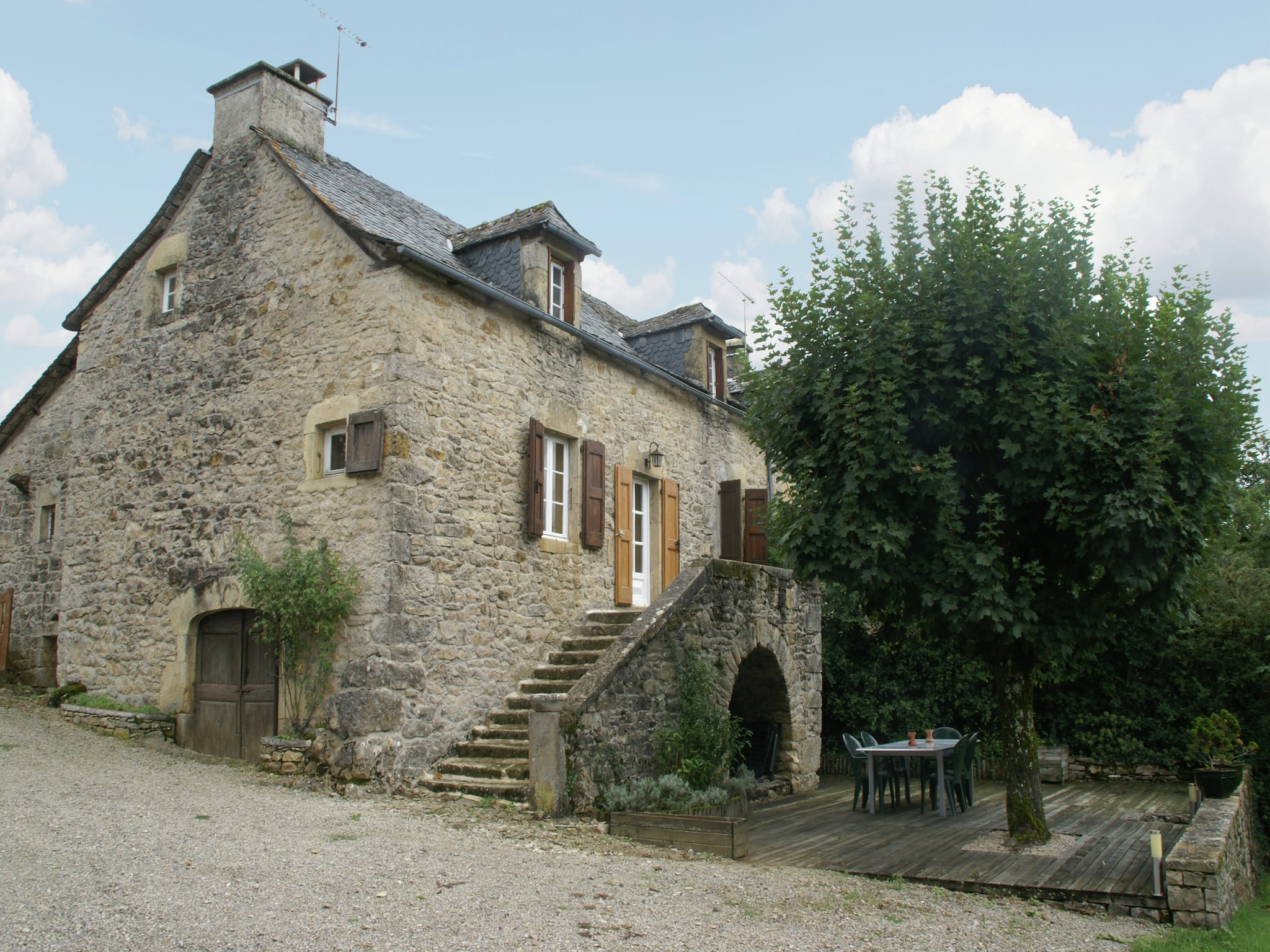   ST GENIEZ D'OLT FR-12130-04