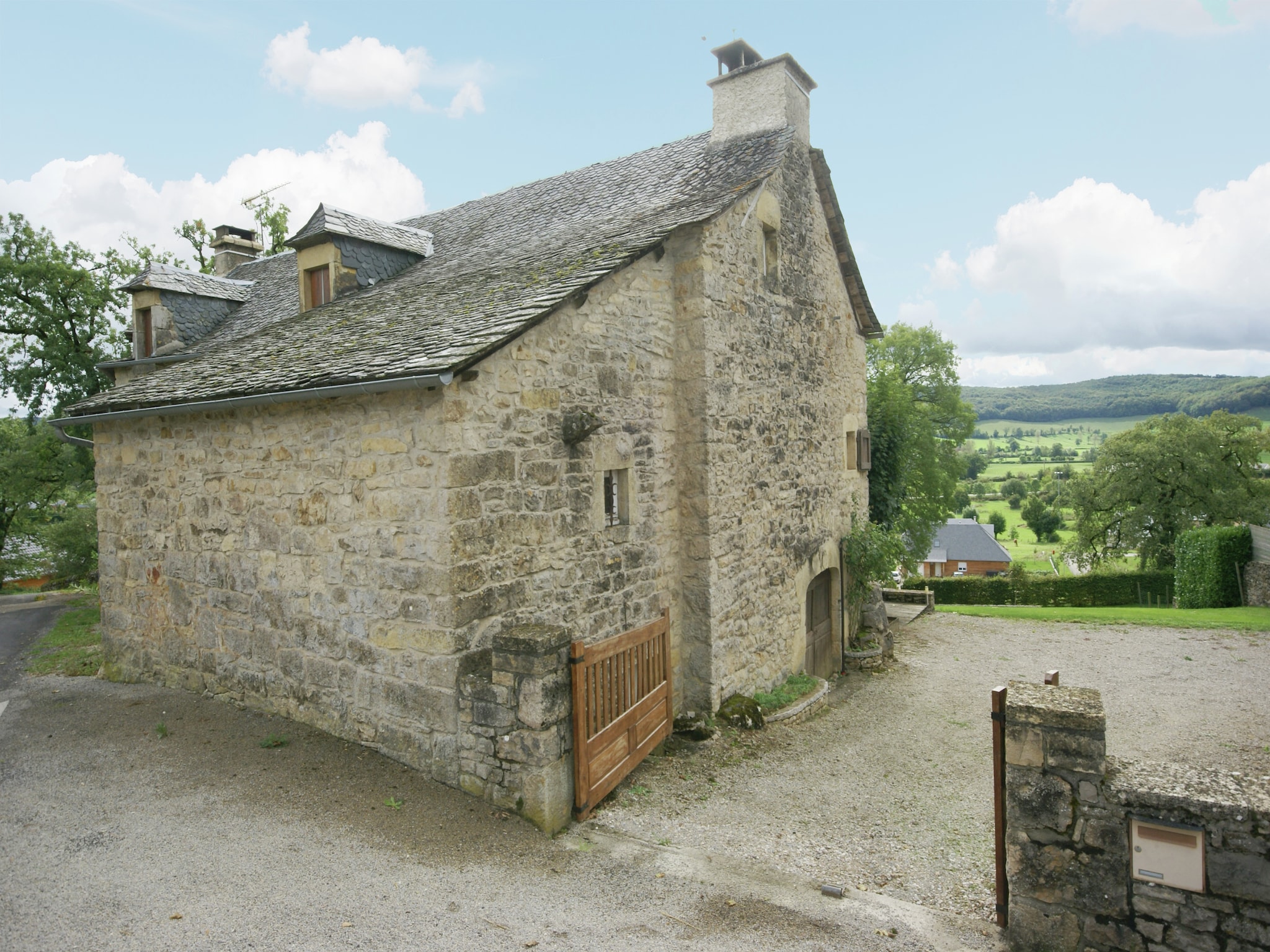   ST GENIEZ D'OLT FR-12130-04