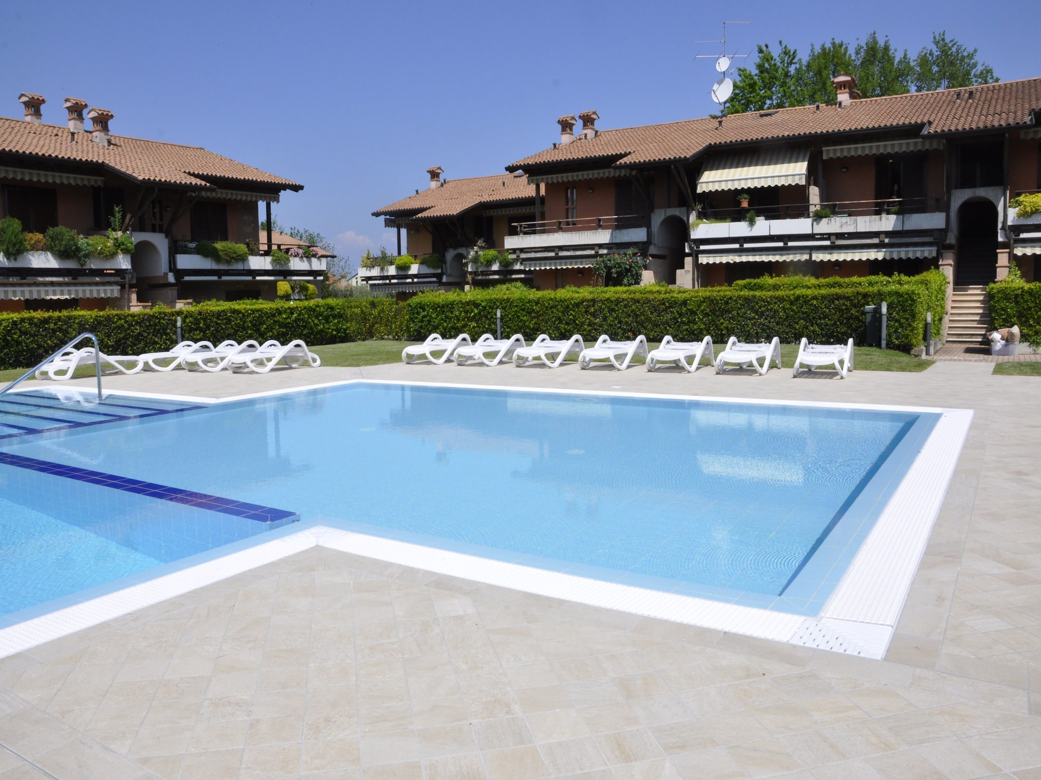   Casara Elle Otto