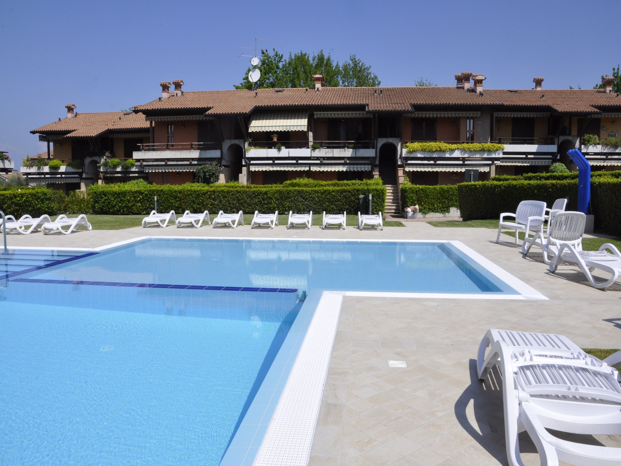   Casara Elle Otto