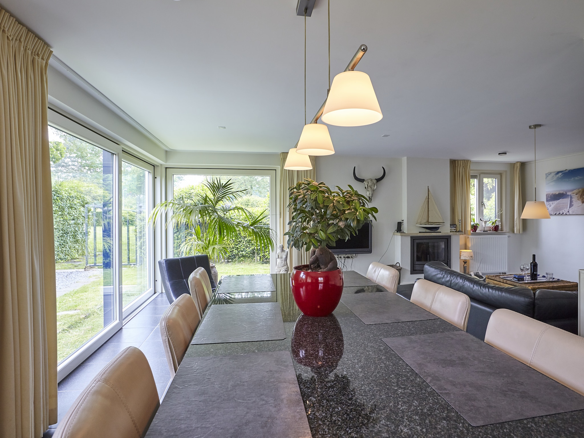   Lounge & Relax
