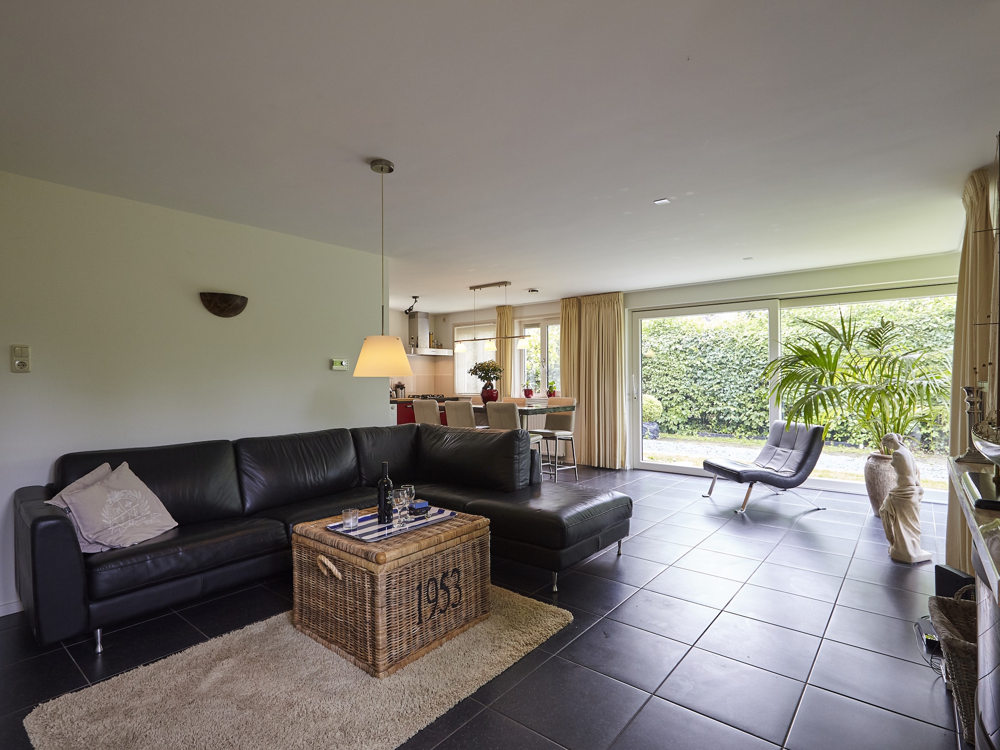   Lounge & Relax