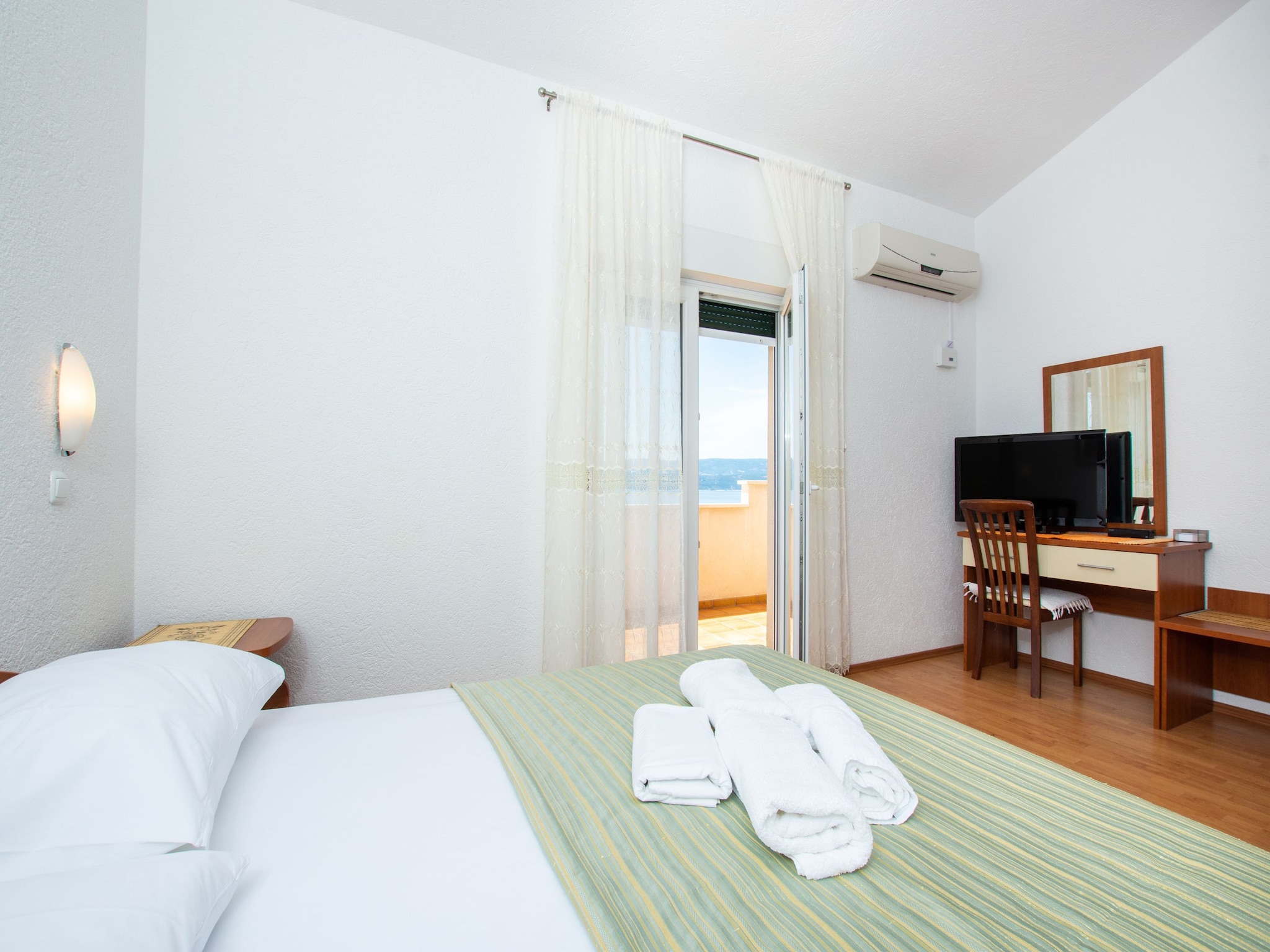 Ferienwohnung Shared pool apartment David - first floor