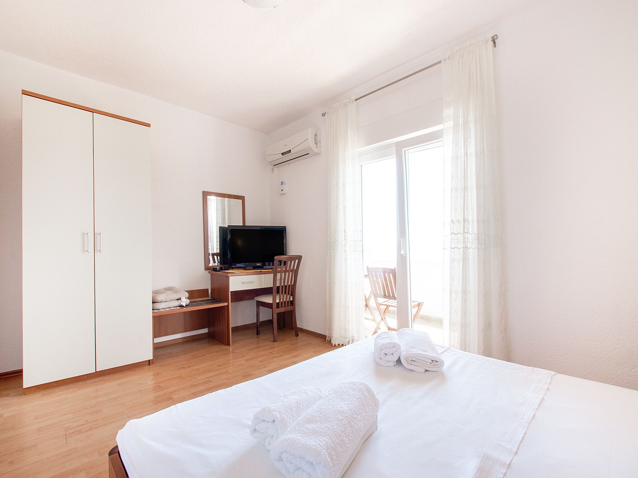 Ferienwohnung Shared pool apartment David- second floor