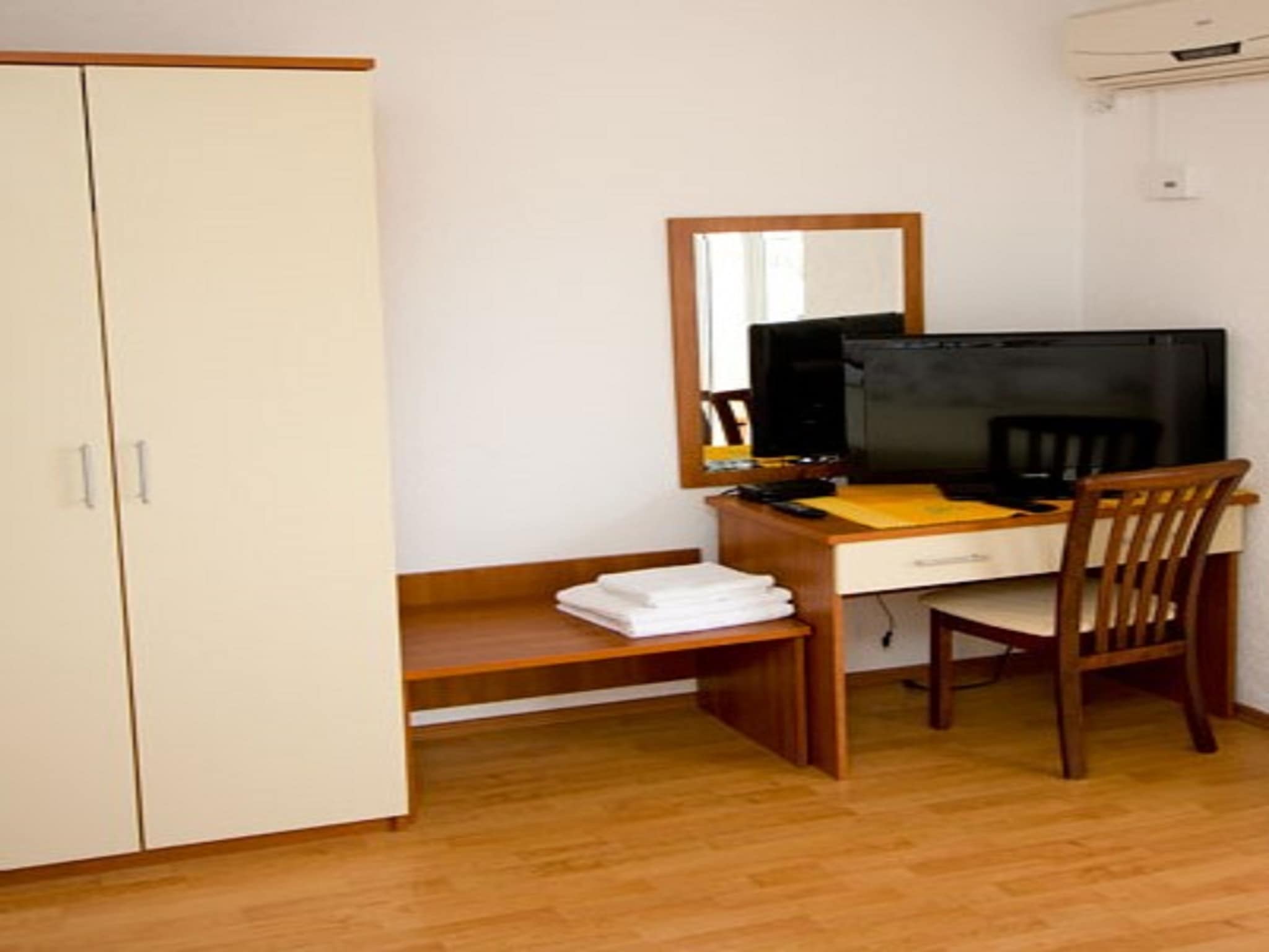 Ferienwohnung Shared pool apartment David - first floor