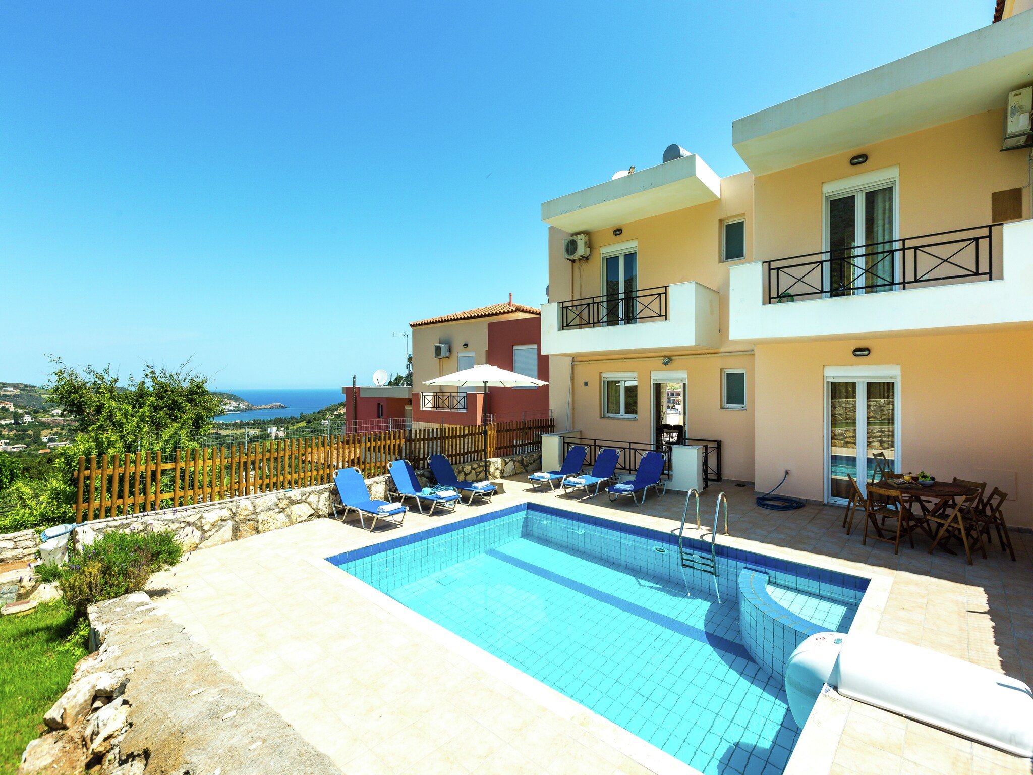 Lomatalo Villa Nikolas