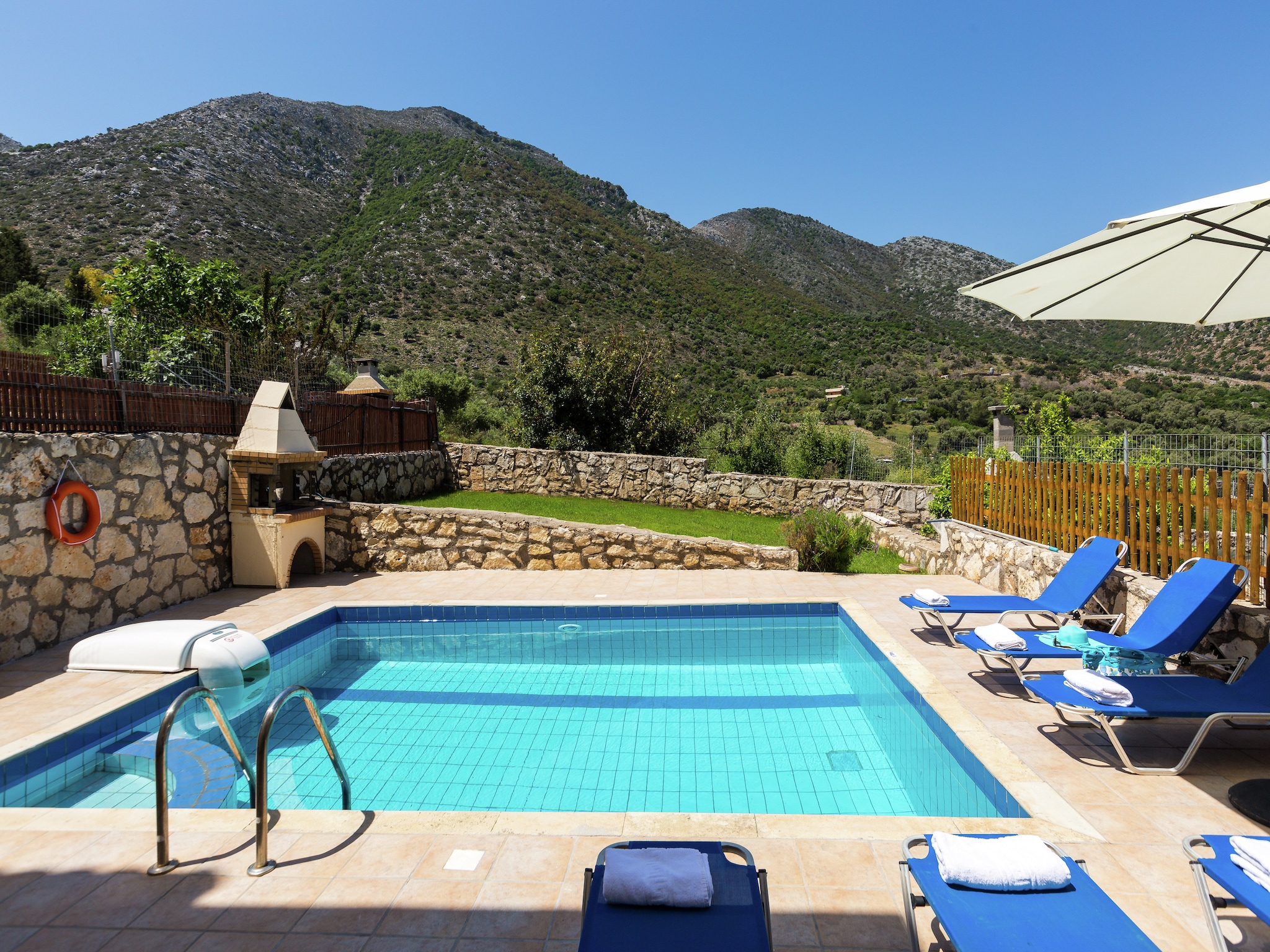 Lomatalo Villa Nikolas