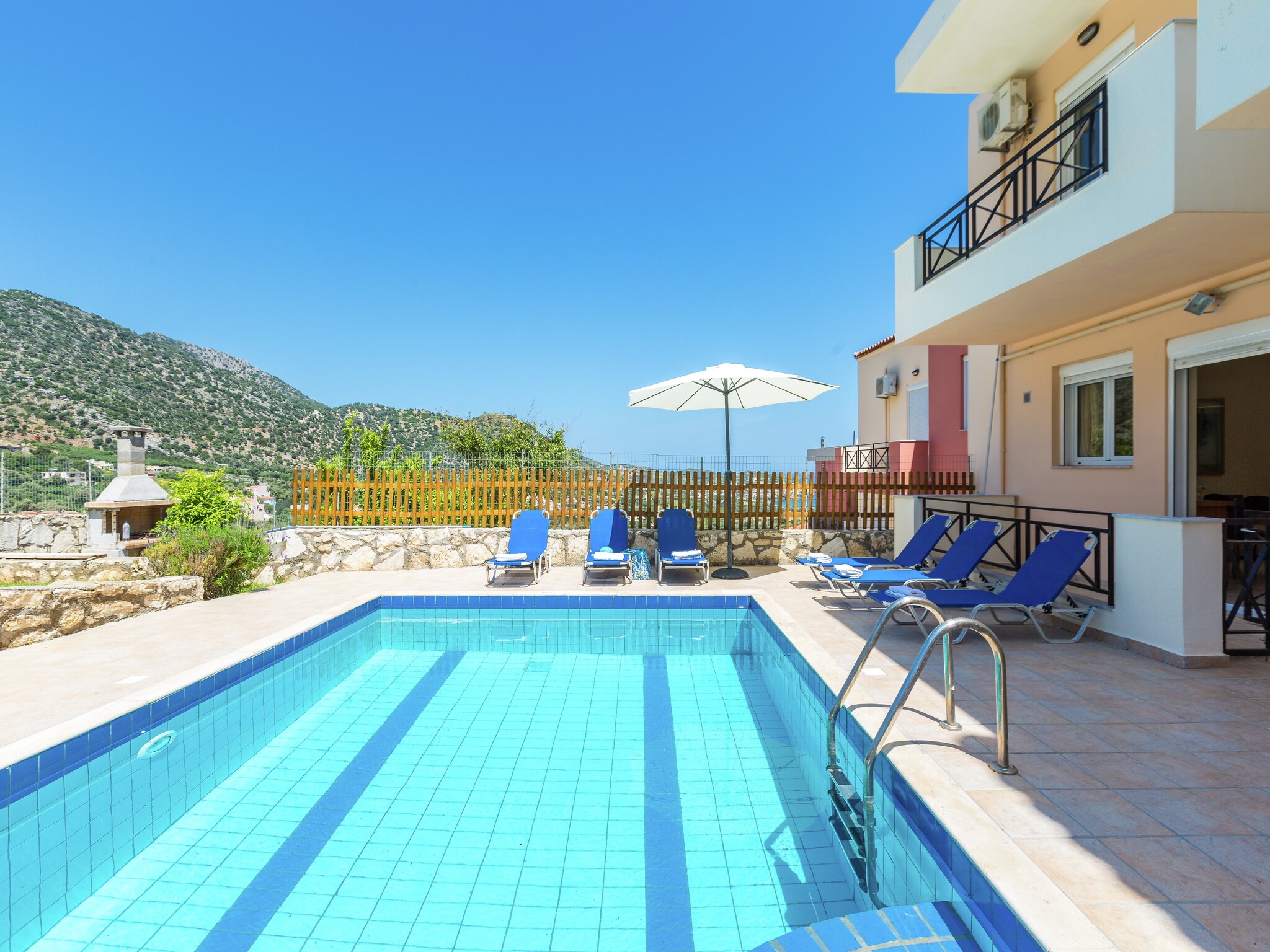 Lomatalo Villa Nikolas