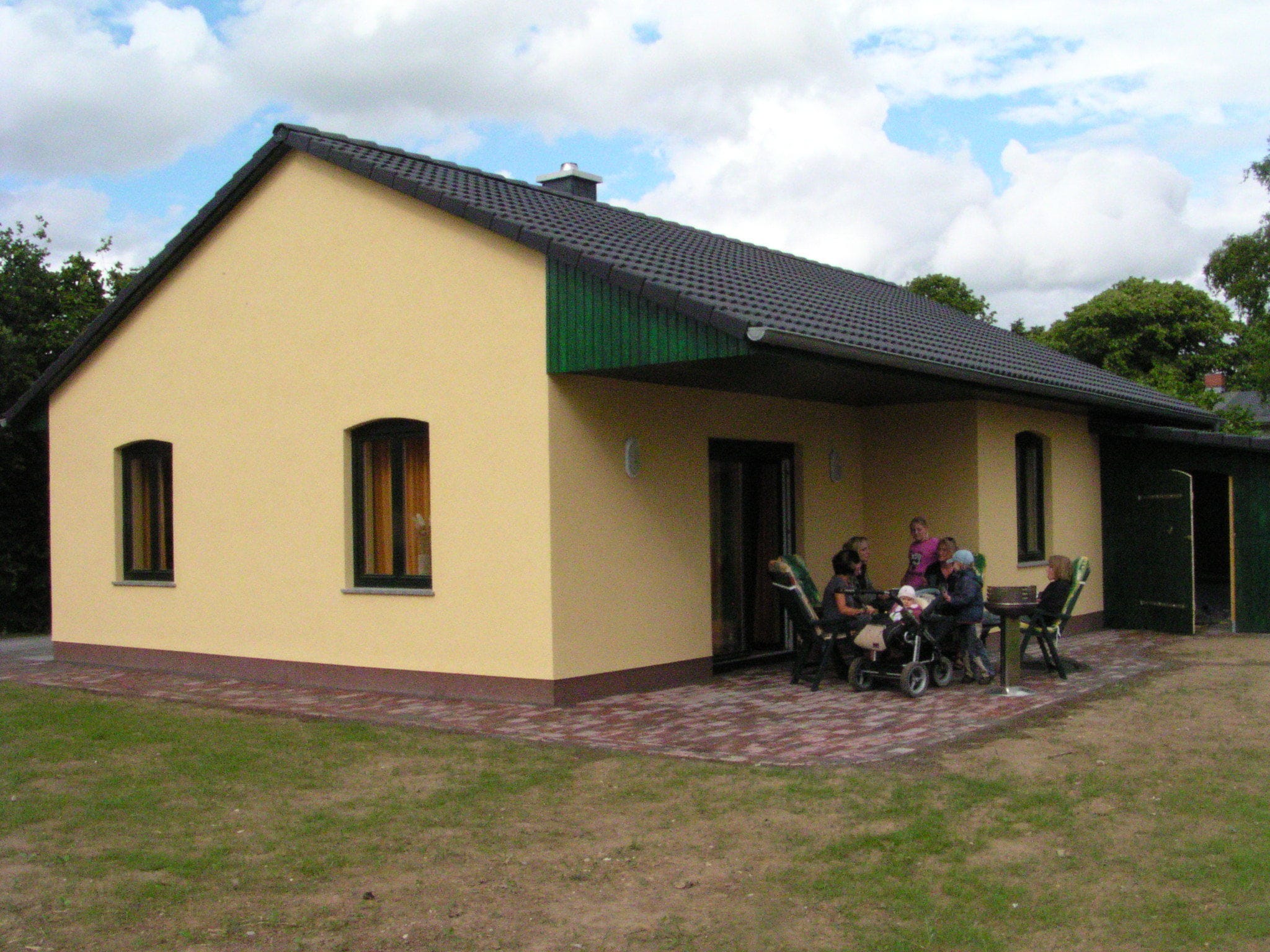  Ferienhaus mit Kamin Garten Terrasse