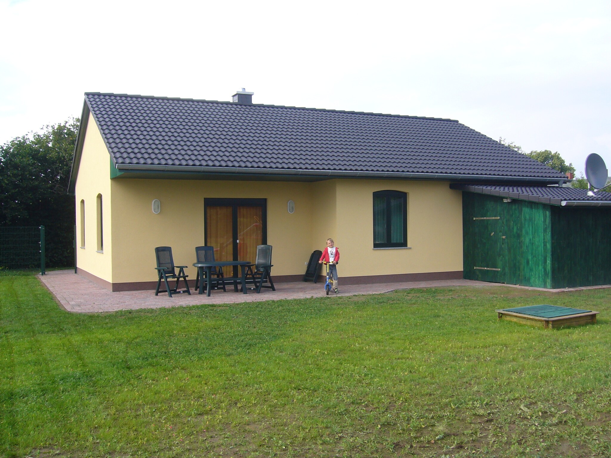   Ferienhaus mit Kamin Garten Terrasse