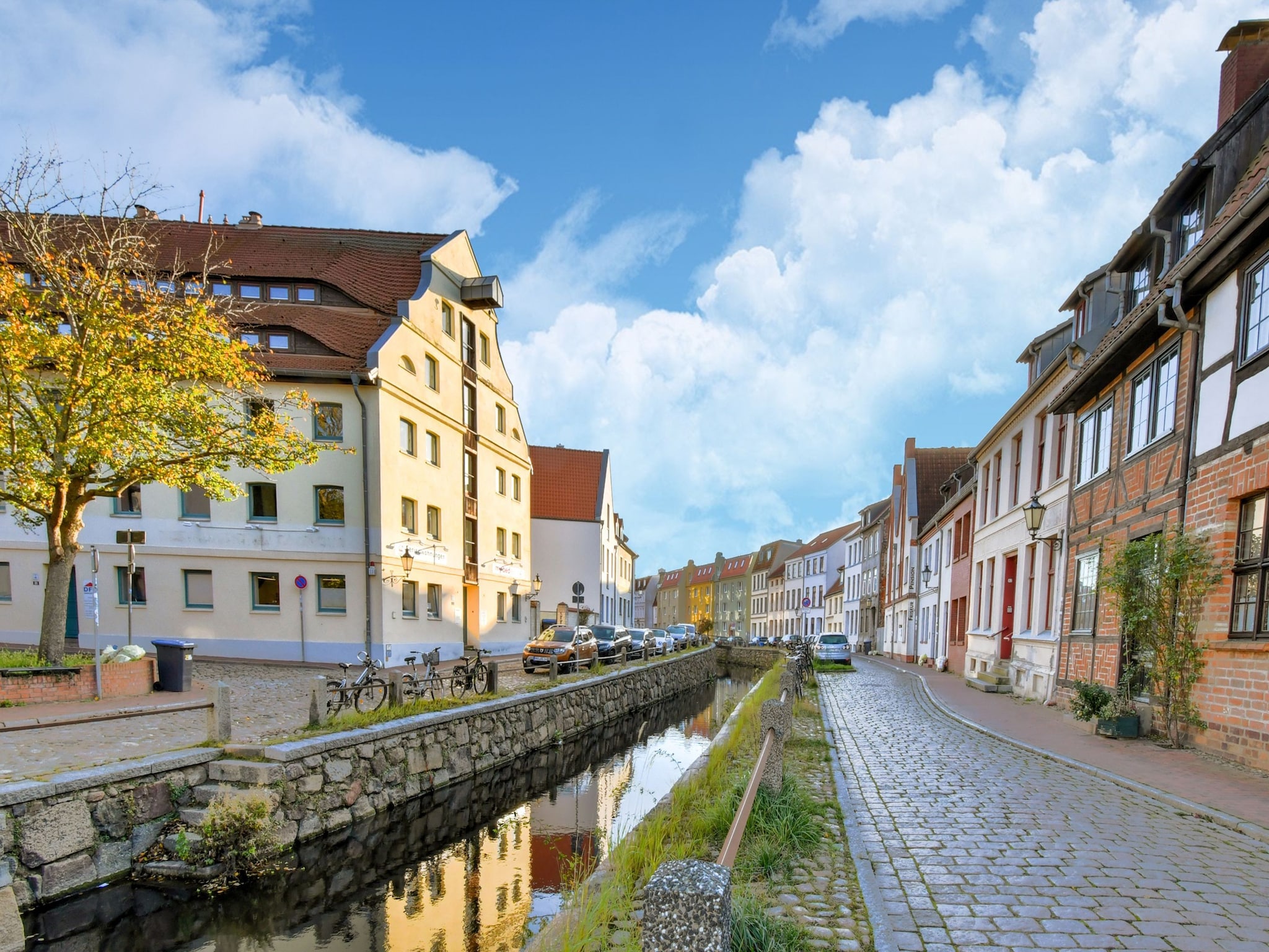 Ferienwohnung Komfortable Ferienwohnung in alter Stadtvilla Luv