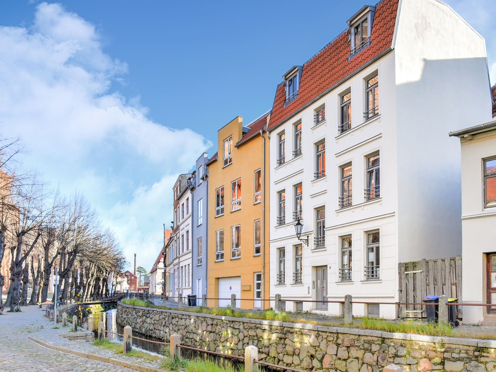 Ferienwohnung Komfortable Ferienwohnung in alter Stadtvilla Luv