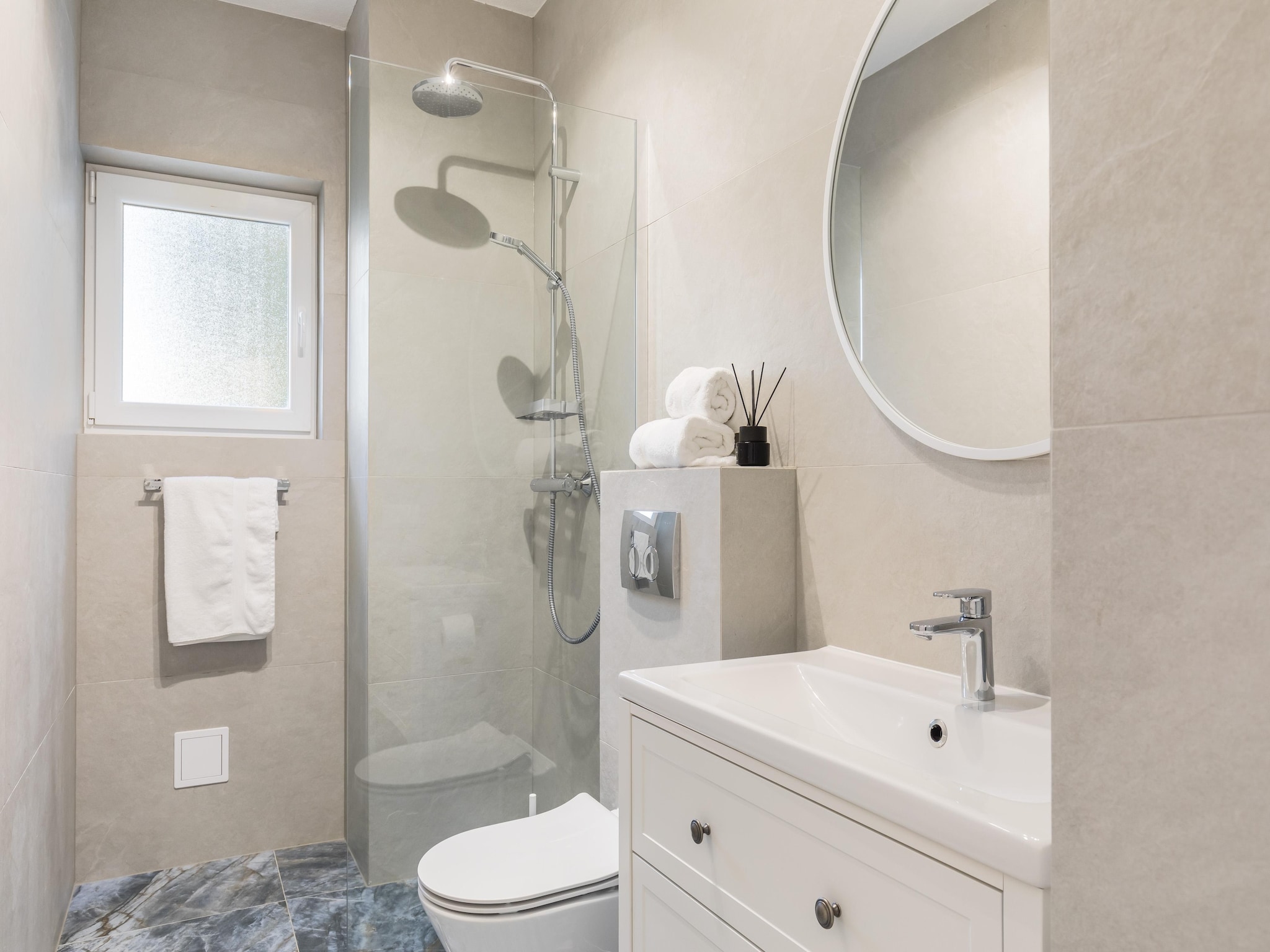Ferienwohnung Marina Jacuzzi  Apartment  C
