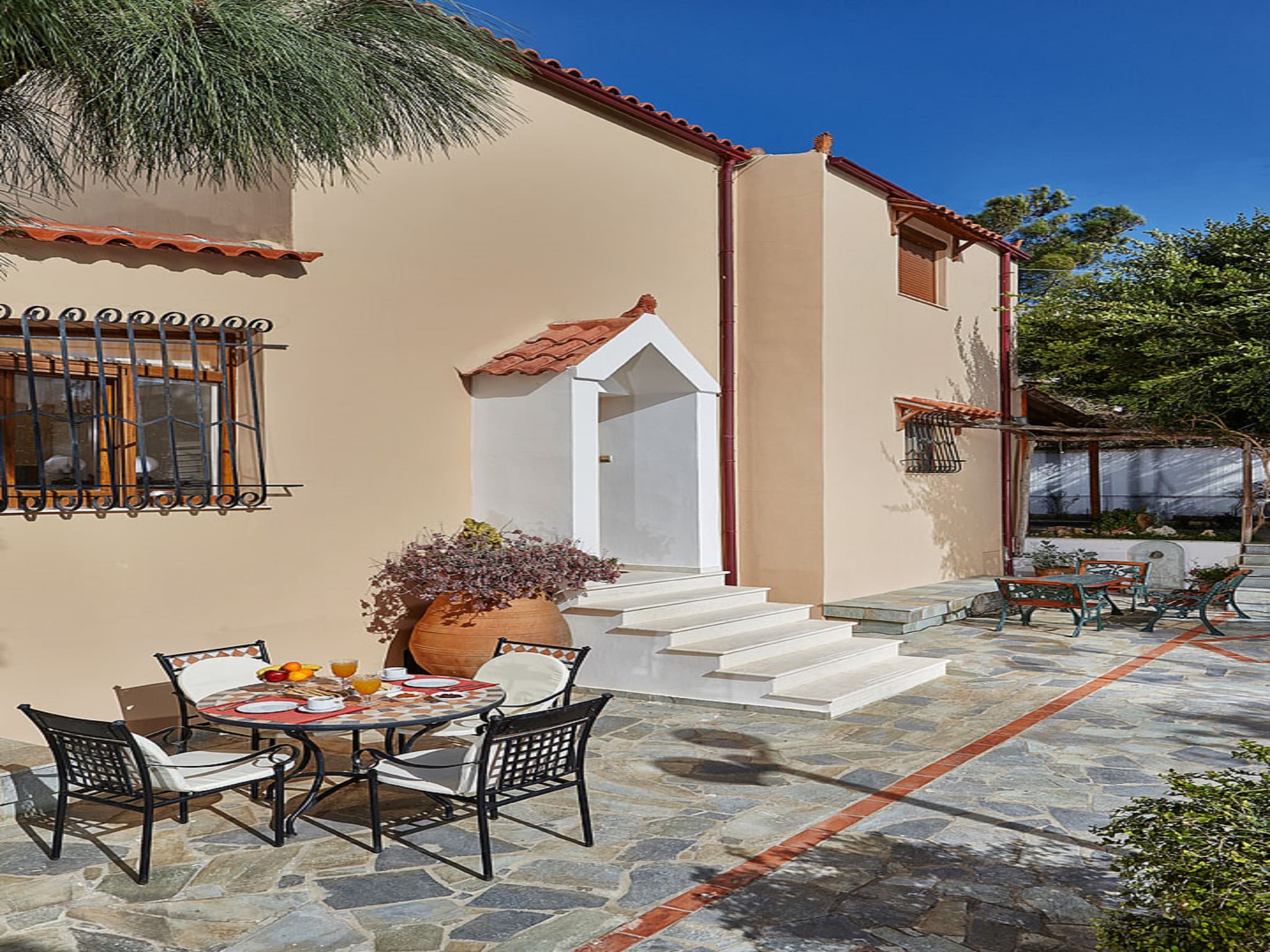  Villa Karteros