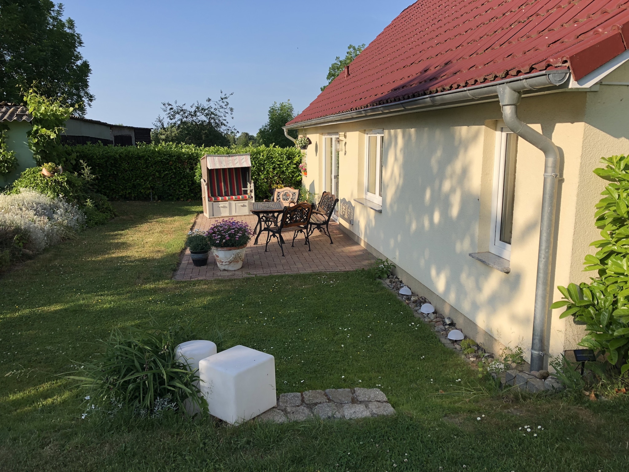   Hohenkirchen mit Garten Terrasse und Strandkorb
