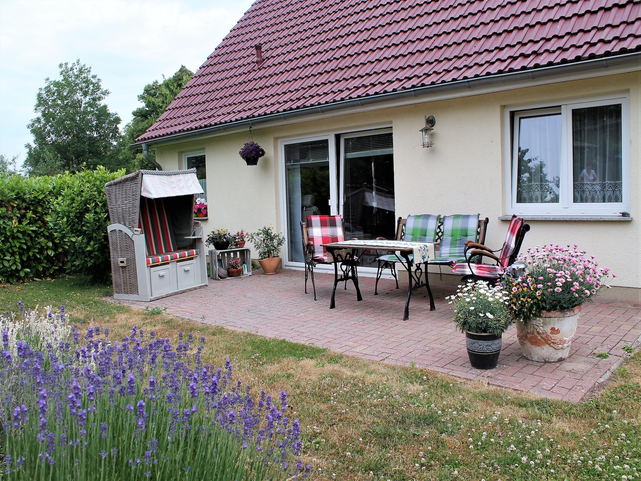   Hohenkirchen mit Garten Terrasse und Strandkorb