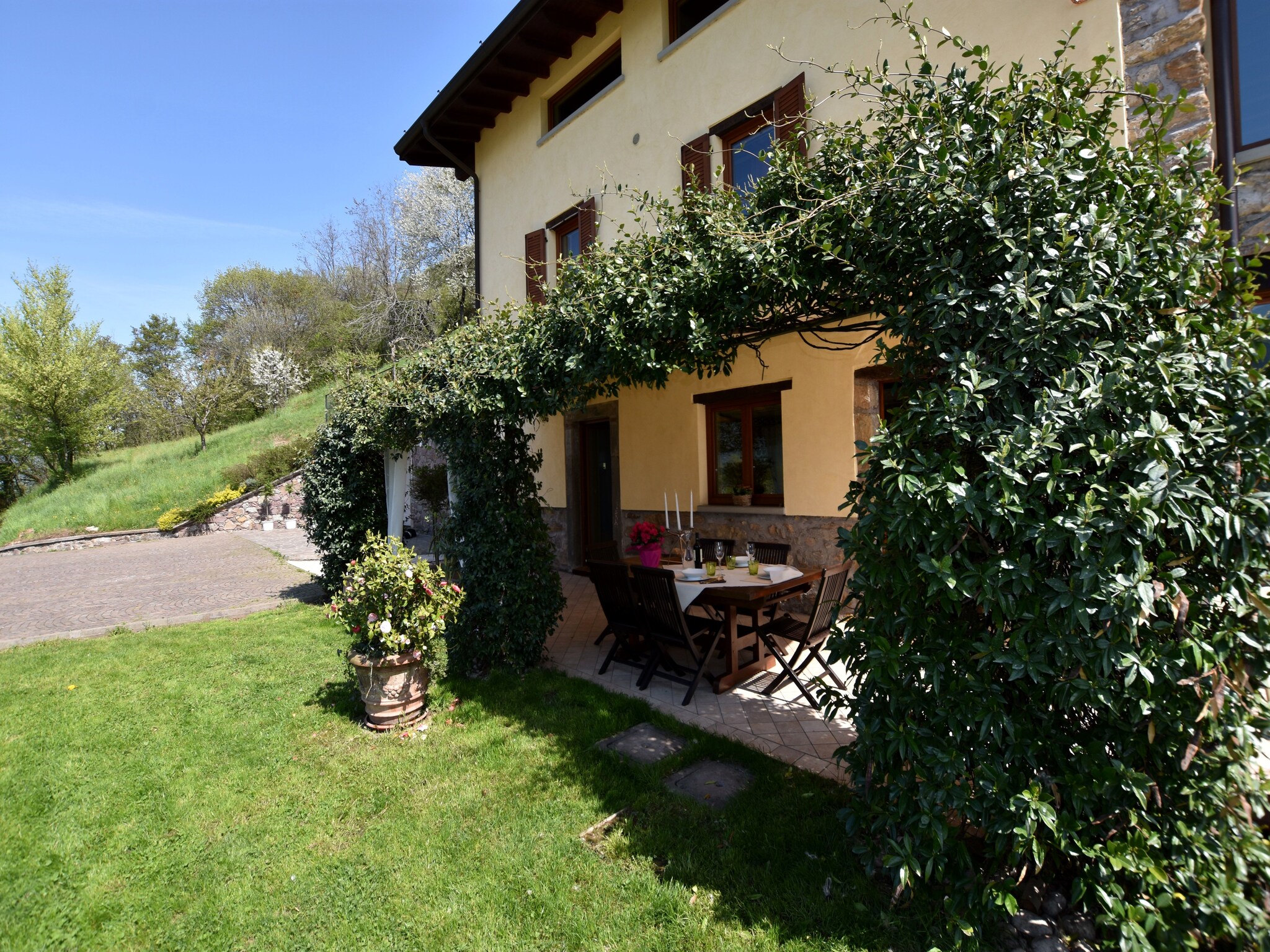 Apartment Dosso della Regina 6