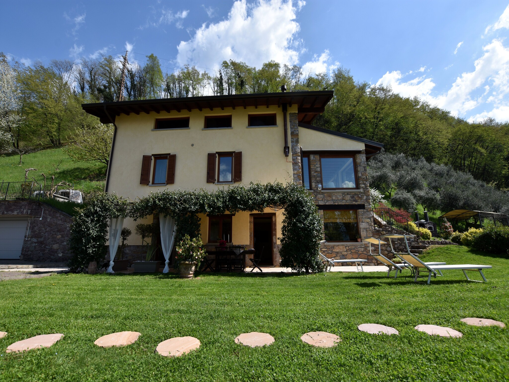 Apartment Dosso della Regina 6