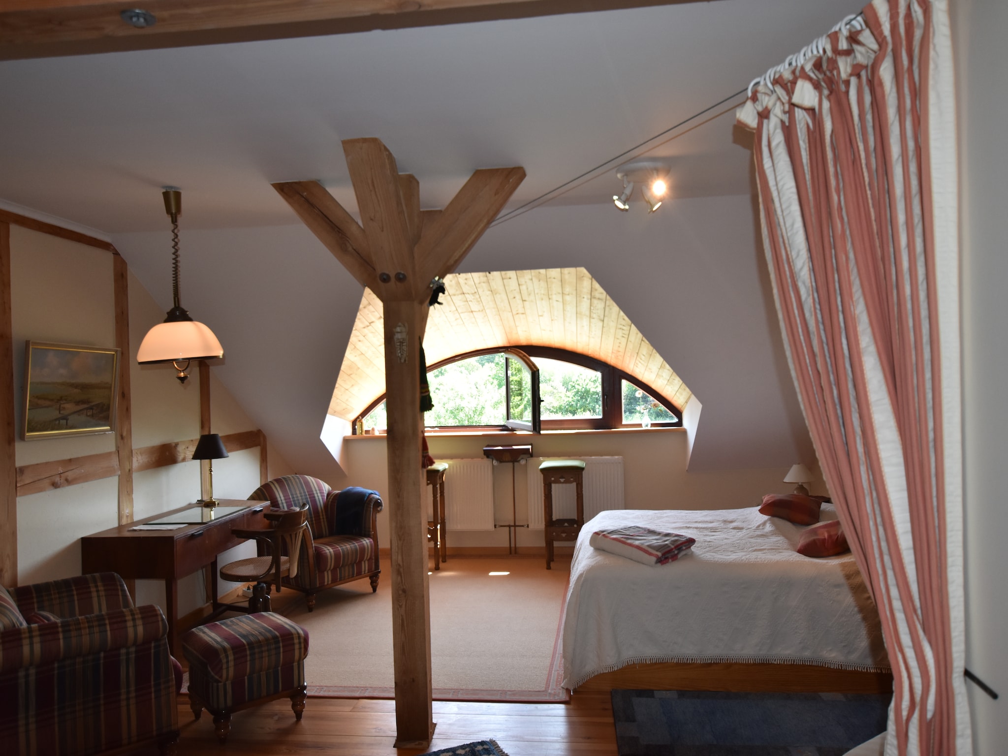 Apartment Die Besondere Ferienwohnung Bibliothek