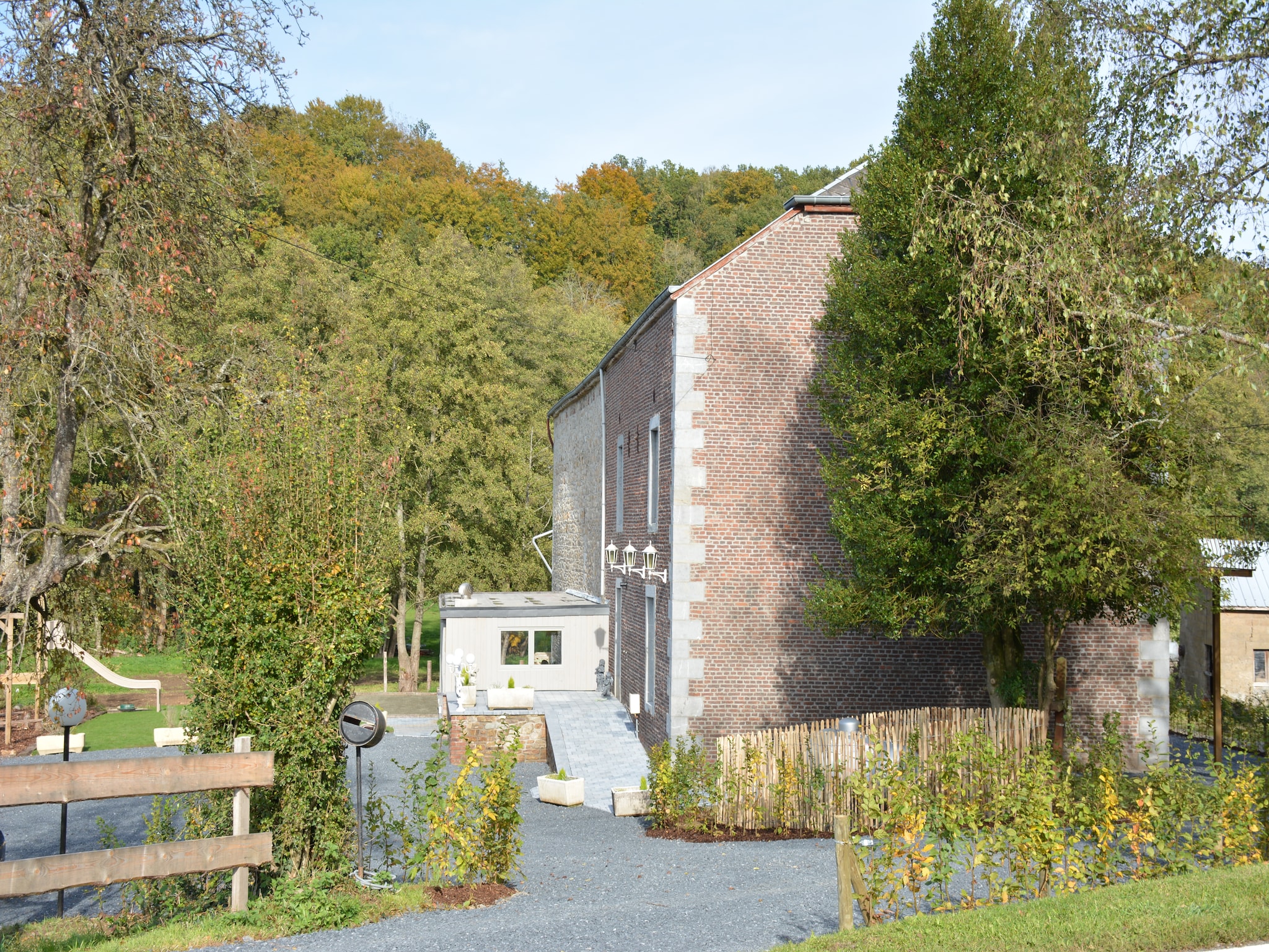   Au Bord de la Rivière