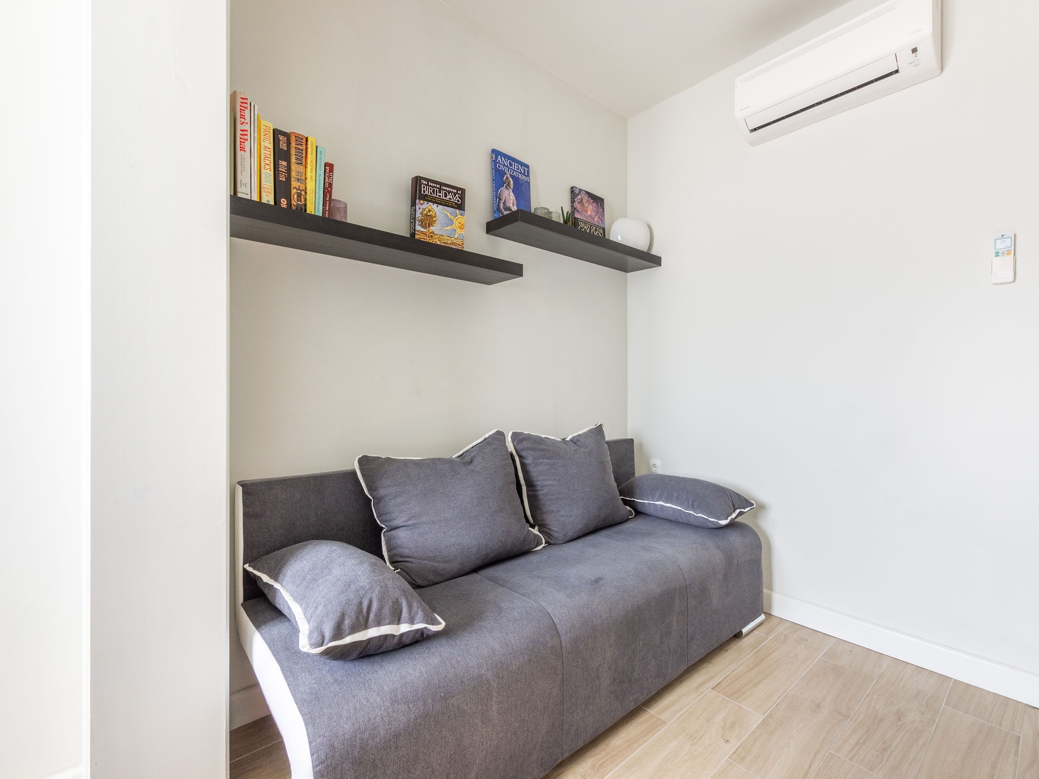   Tare Holiday Home