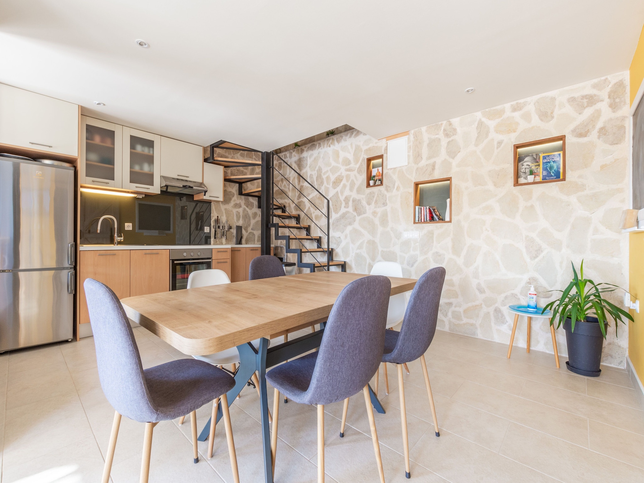   Tare Holiday Home