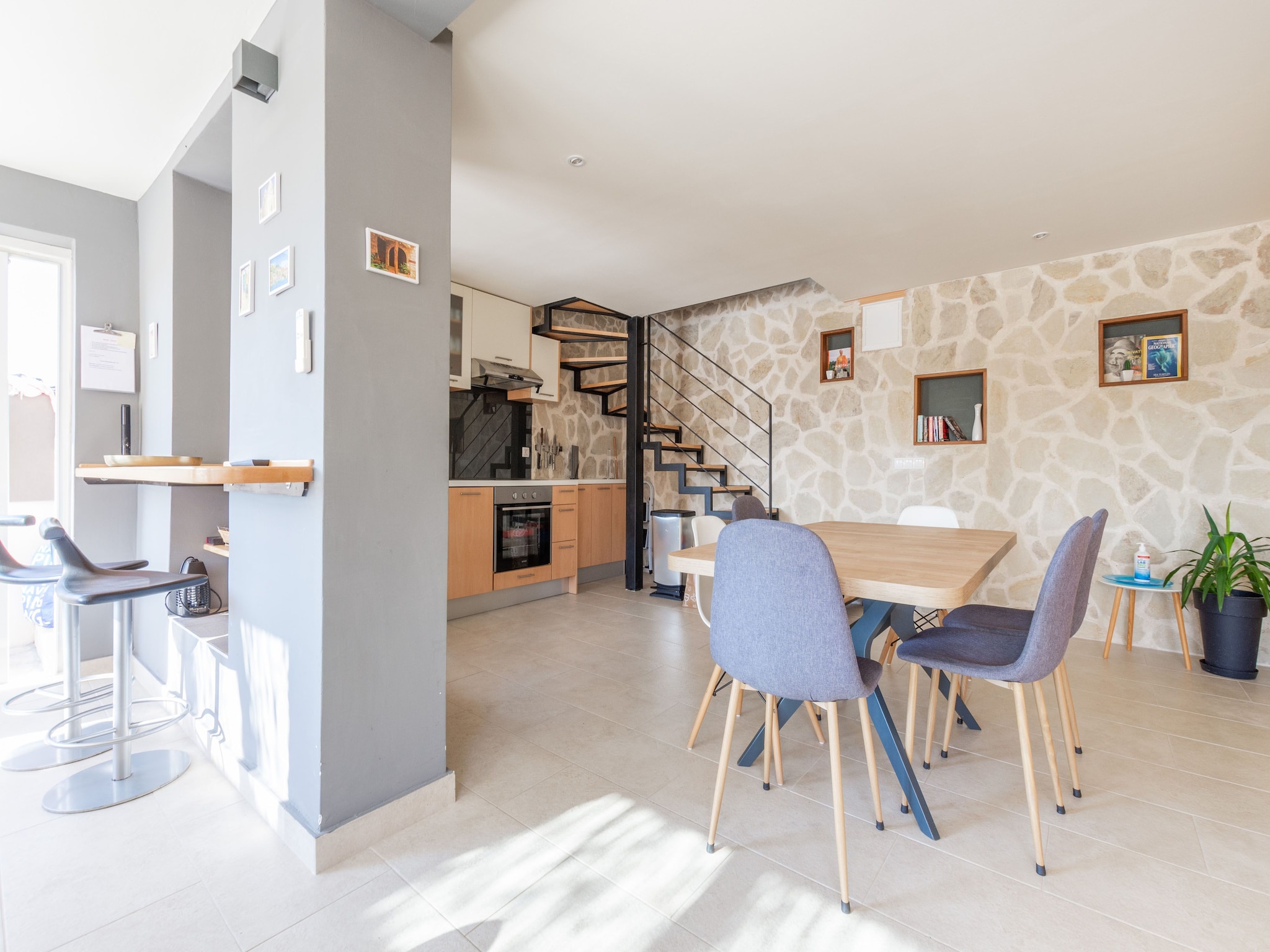   Tare Holiday Home