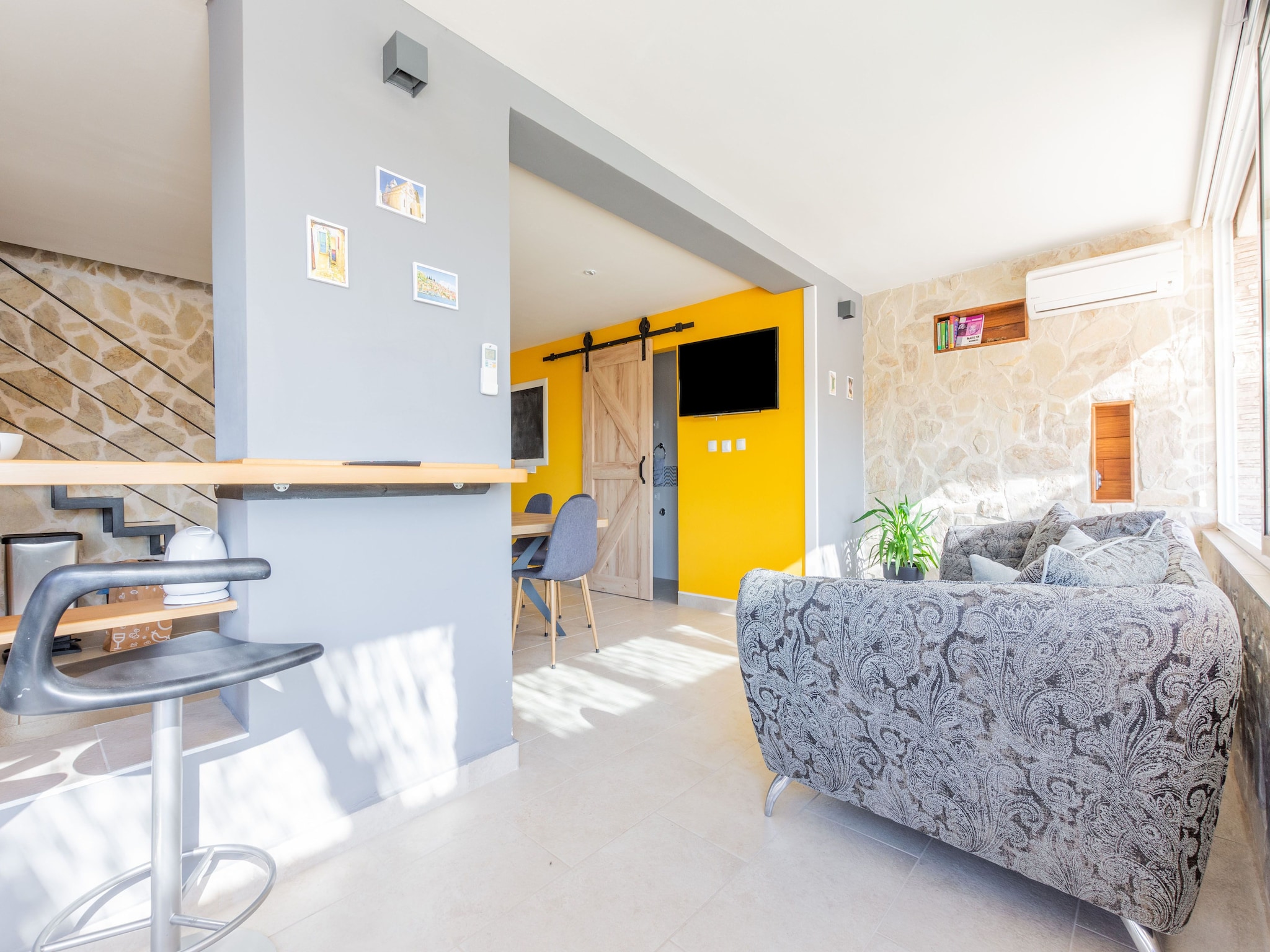   Tare Holiday Home